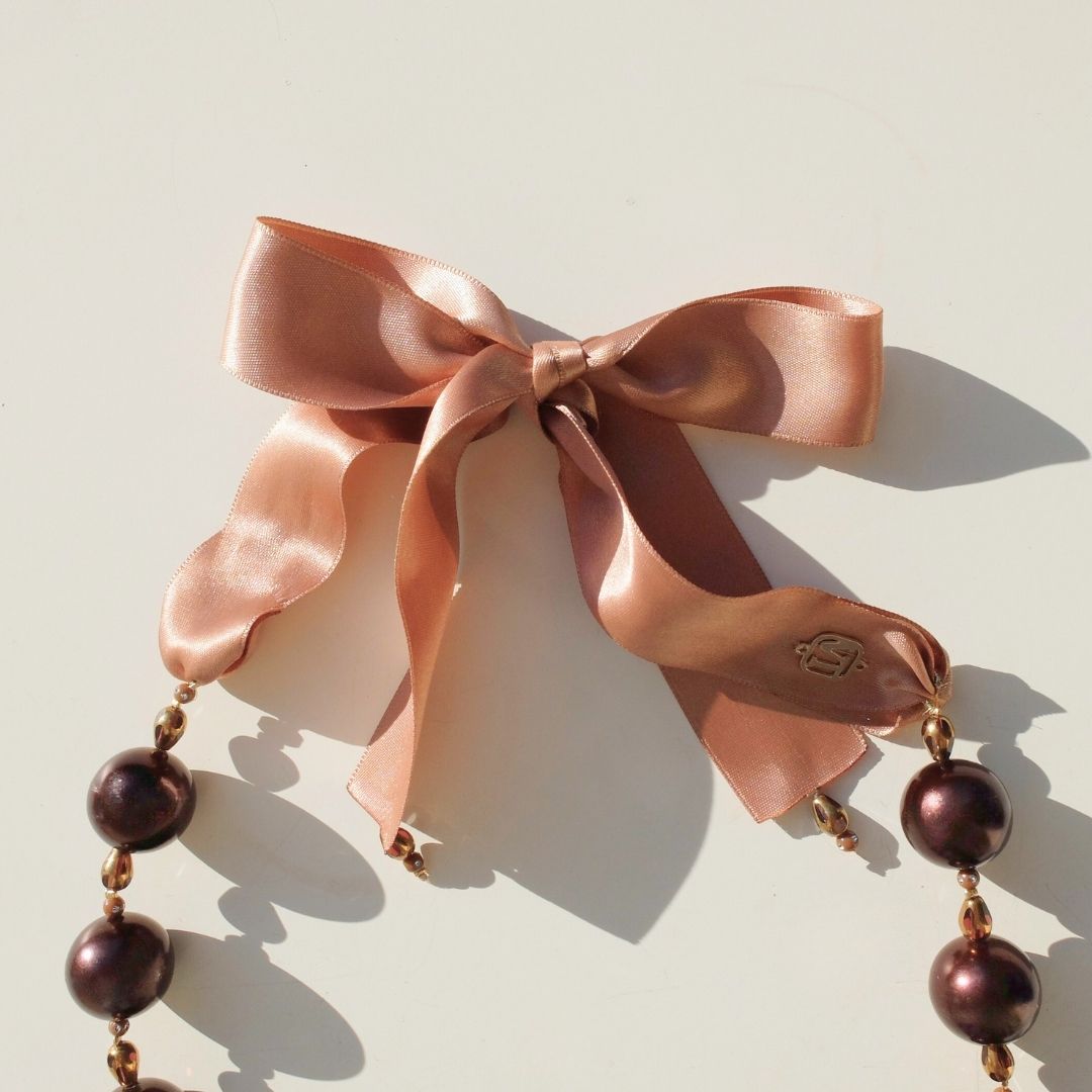Collana Vittoria - perle mogano e nastro rosa antico