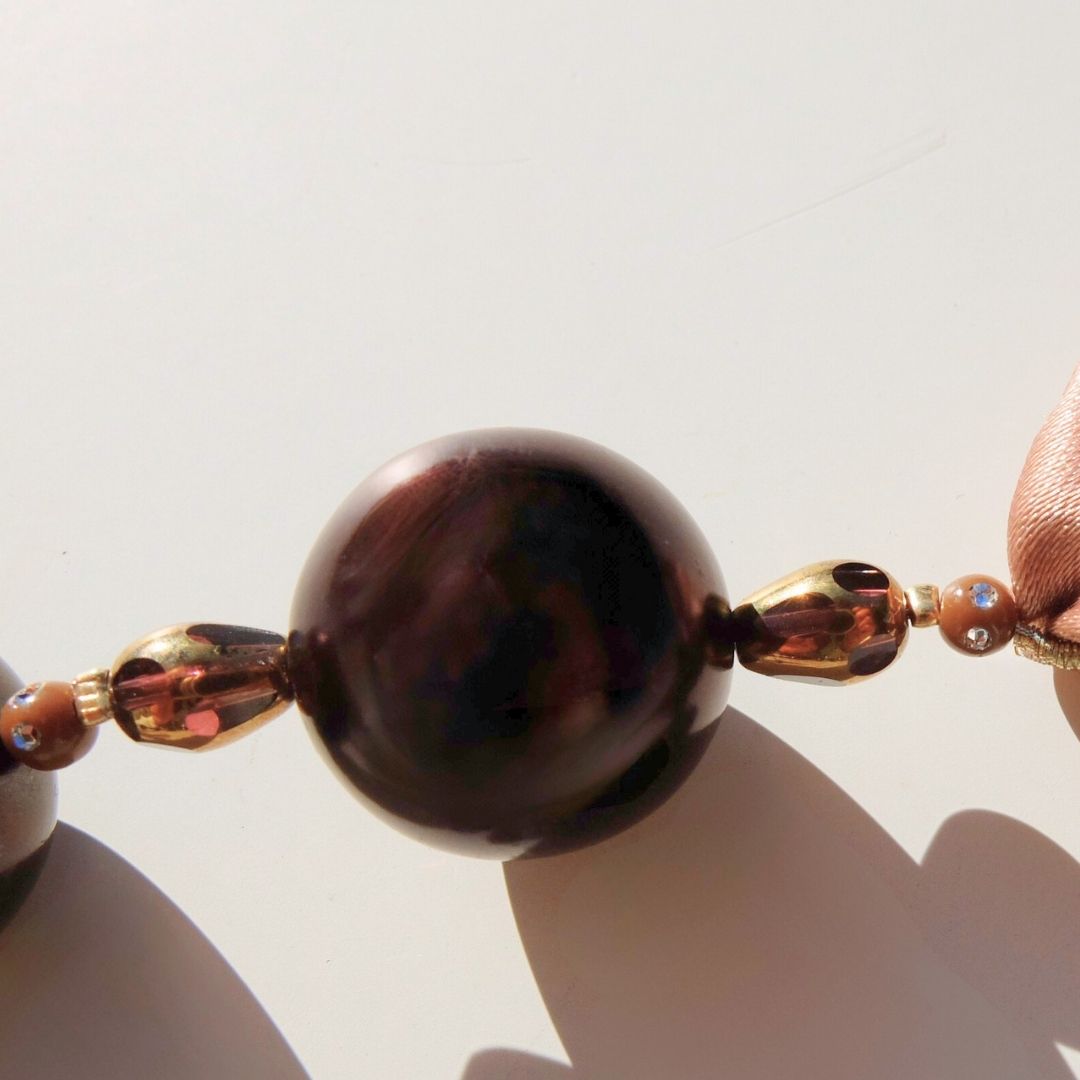 Collana Vittoria - perle mogano e nastro rosa antico