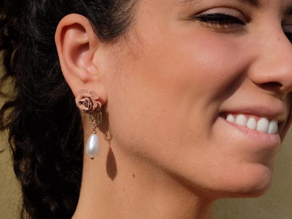 Orecchini pendenti "Camelia" rosa cipria con cristallo e perla