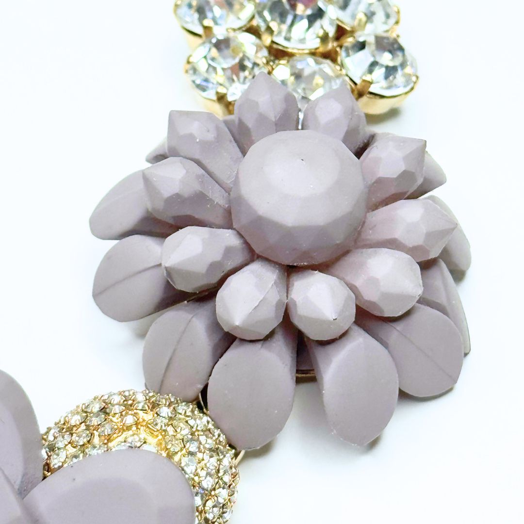 Collana Anita - PEZZO UNICO Fiori Malva Polvere e cristalli
