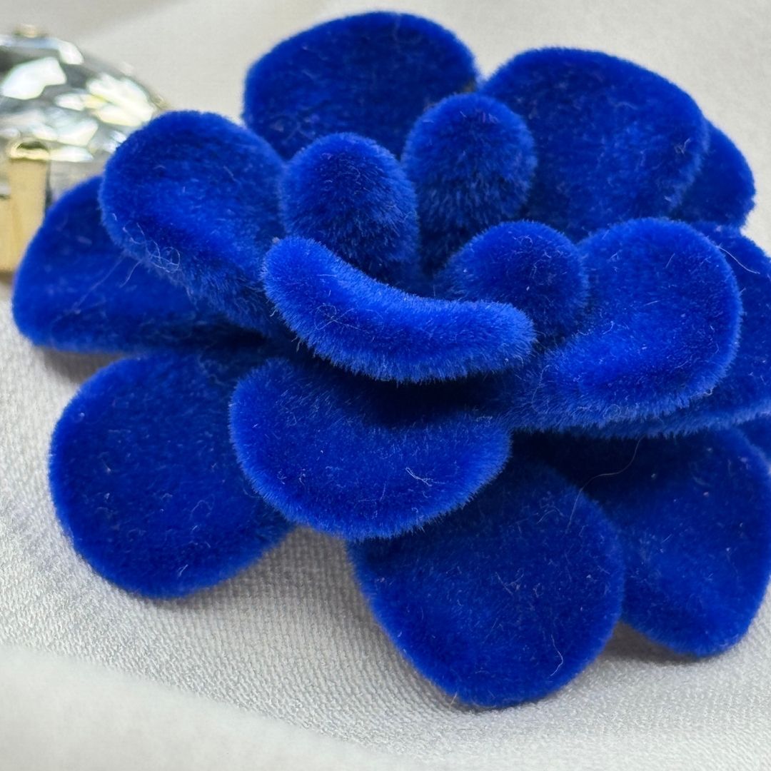 Ciondolo Ibisco Blu elettrico velluto con nastro in raso