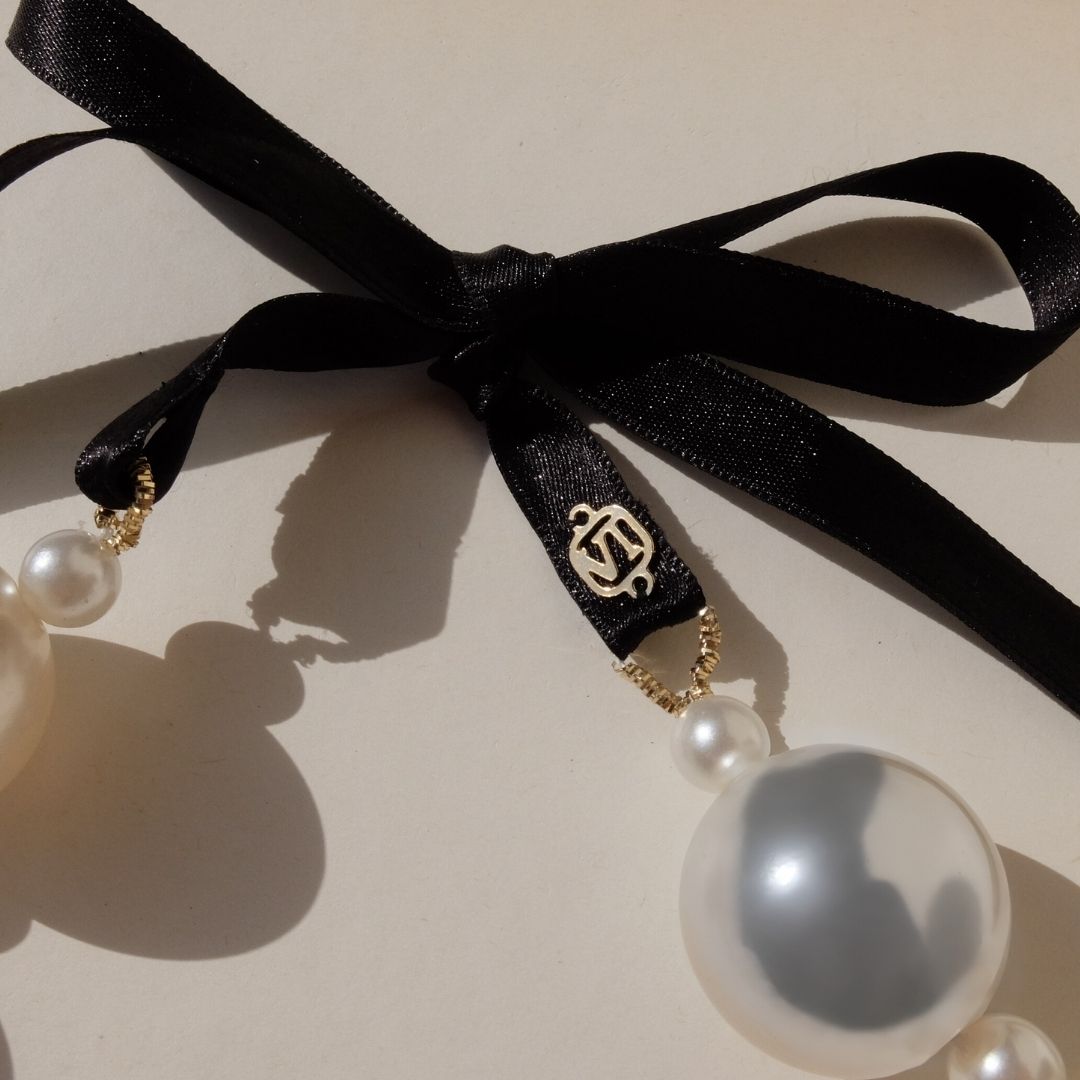 Collana di perle Audrey con raso nero