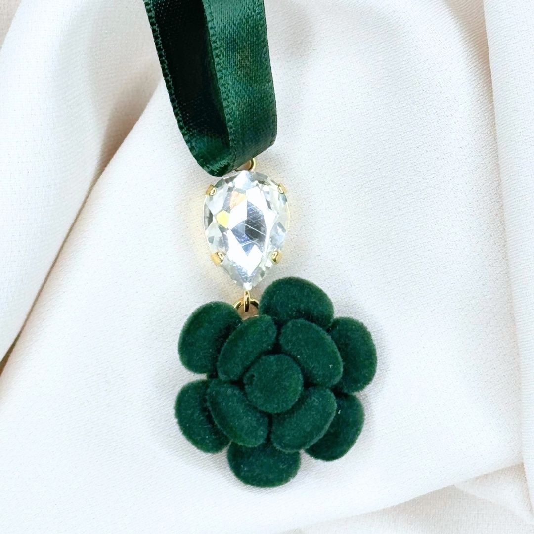 Ciondolo Margherita Verde Foresta velluto con nastro in raso