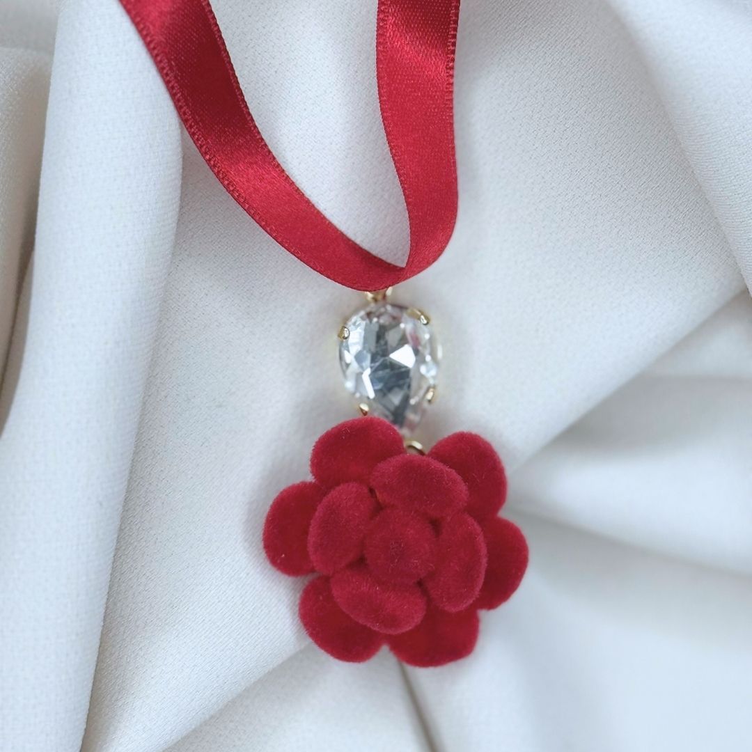 Ciondolo Margherita Rosso velluto con nastro in raso