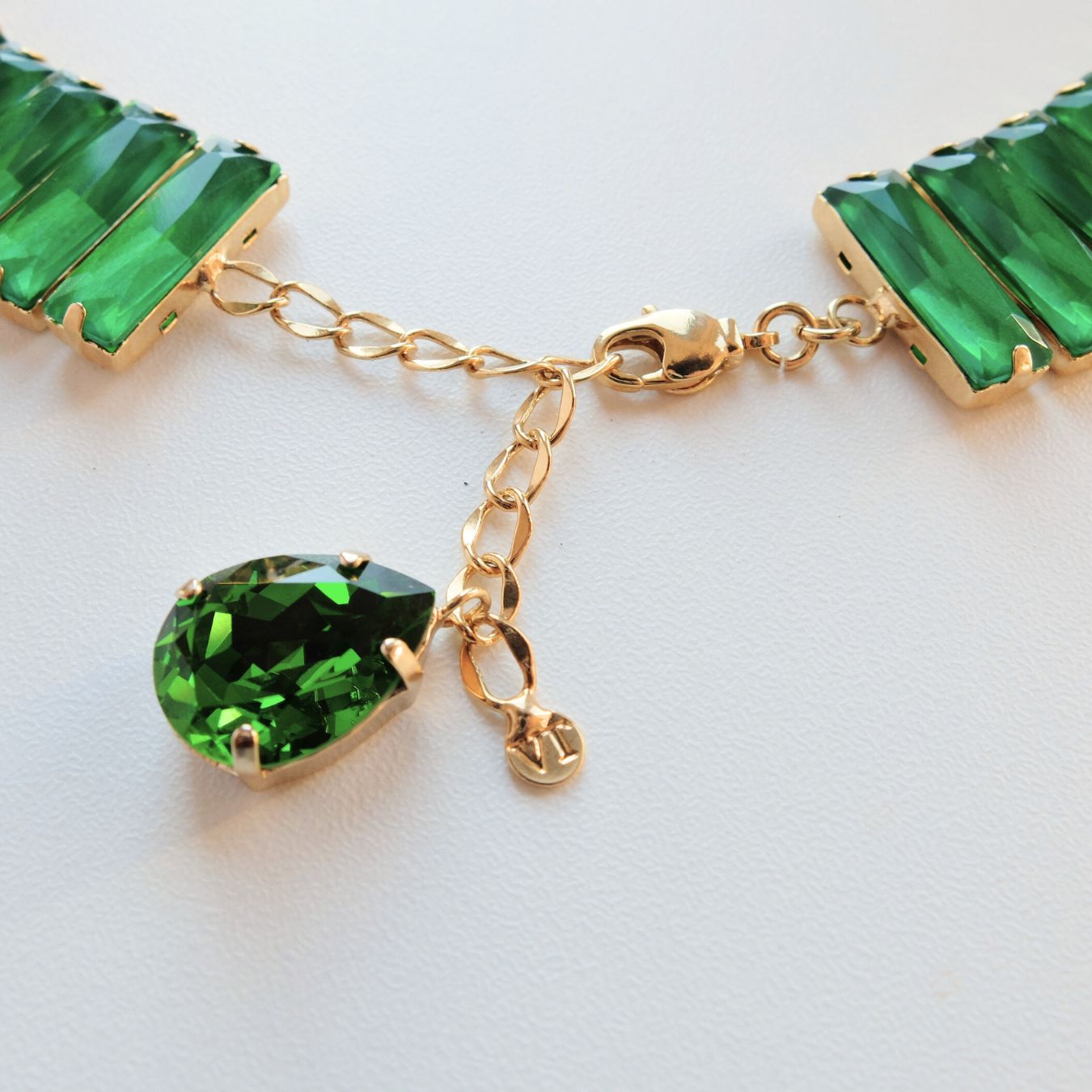 Collier "Iside" con pietre dipinte in Verde Giada