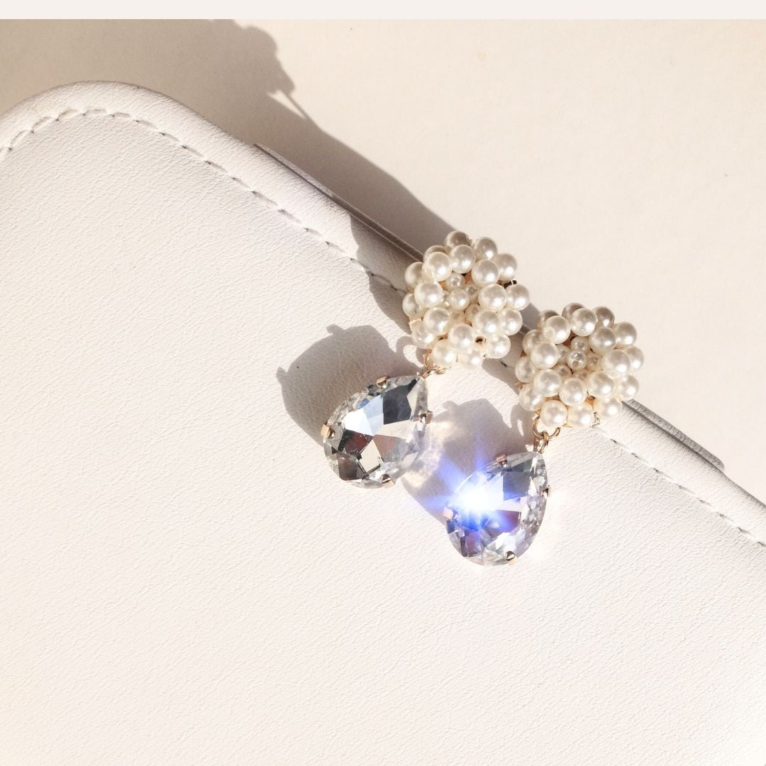 Orecchini Sally con ricami di perle e goccia in cristallo