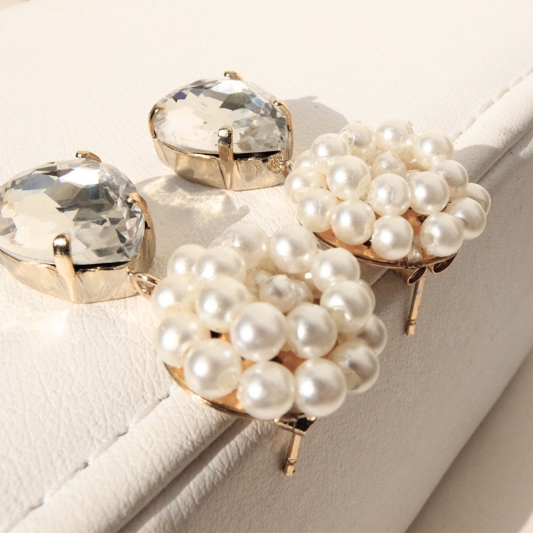 Orecchini Sally con ricami di perle e goccia in cristallo