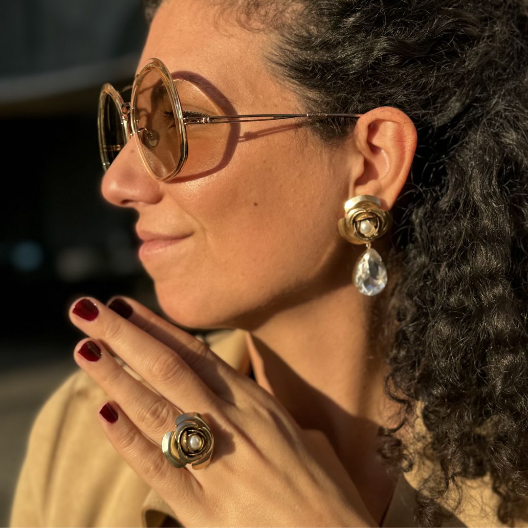 Anello Peonia Golden con Perla Centrale