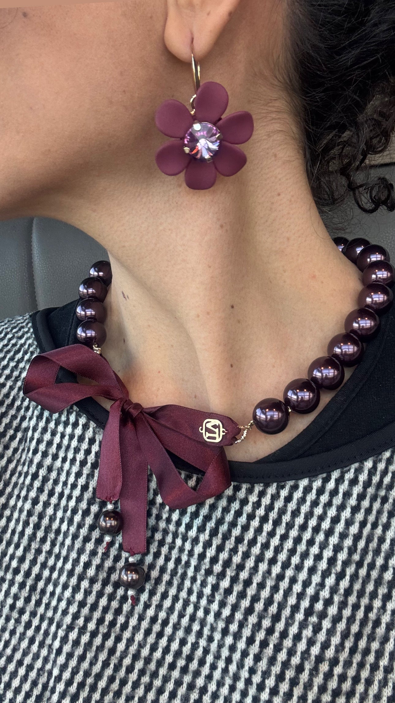 Collana "Florea" - con gocce pendenti e nastro in raso Vinaccia