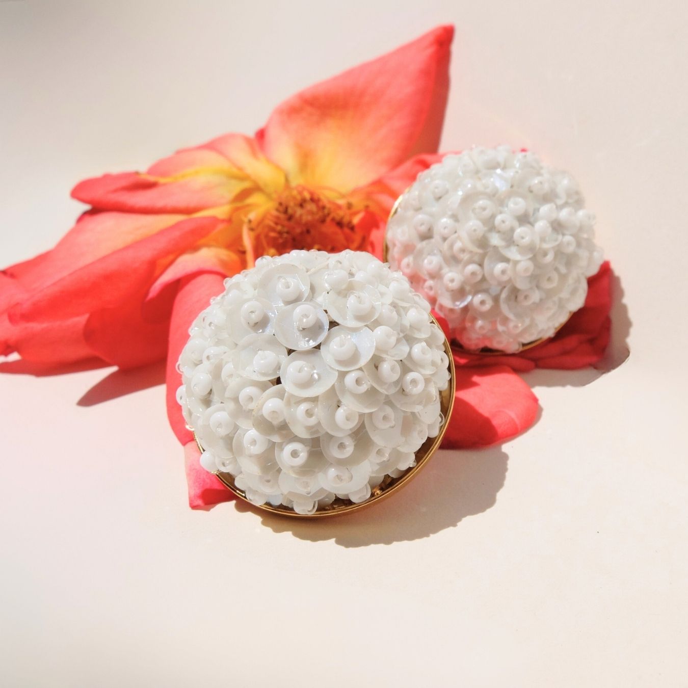 Orecchini Perle del Nilo in pailettes - Bianco Madreperla