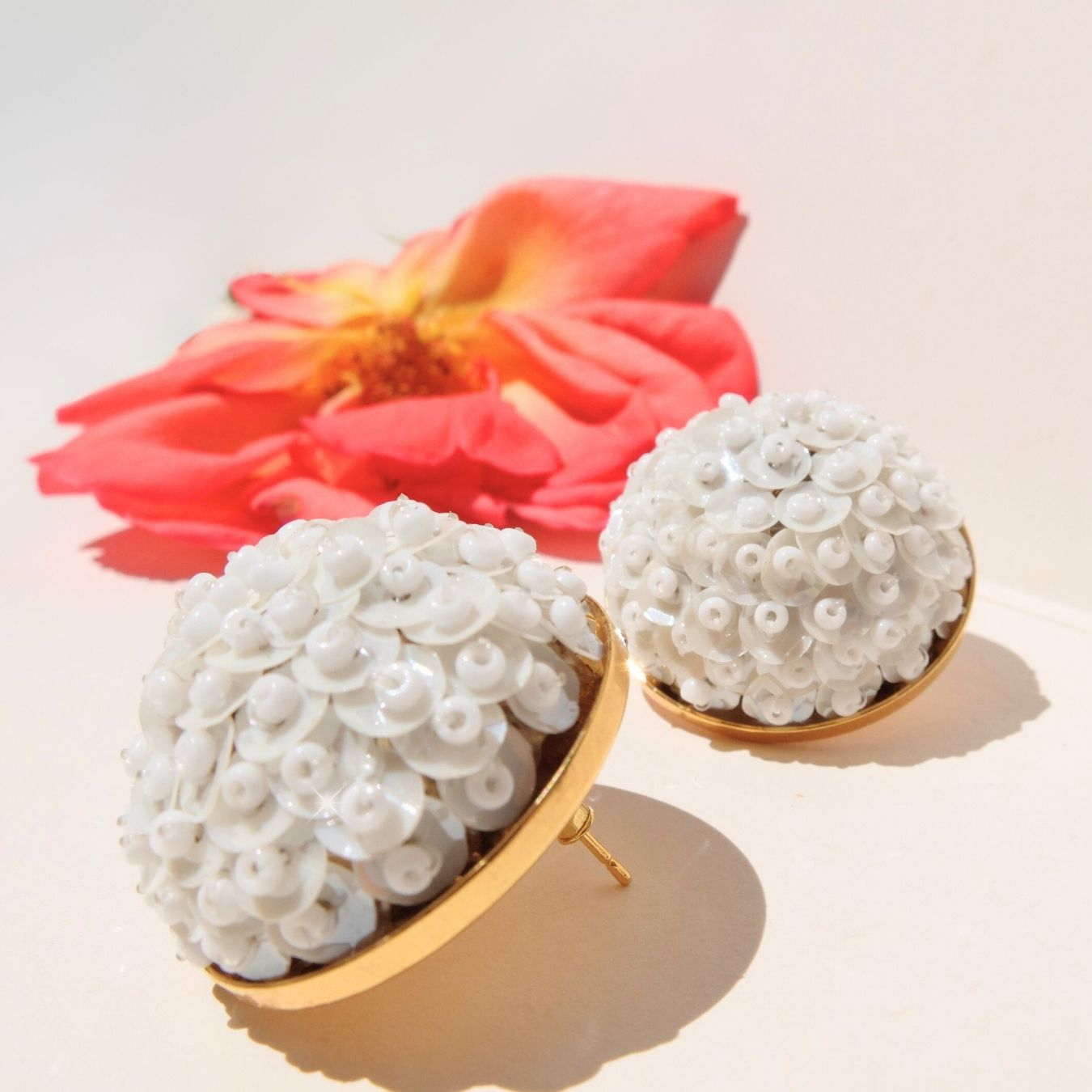Orecchini Perle del Nilo in pailettes - Bianco Madreperla
