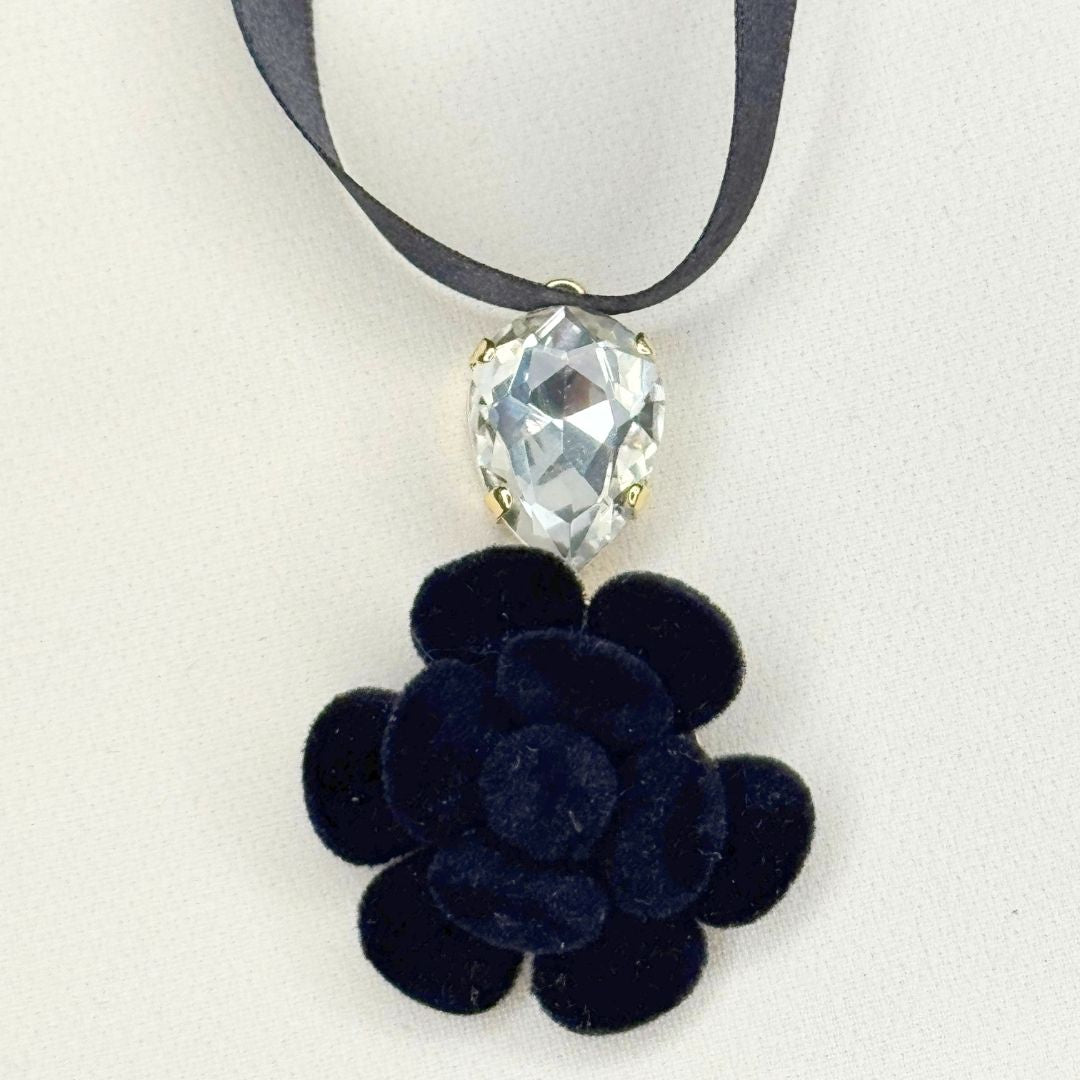 Ciondolo Margherita Nero velluto con nastro in raso