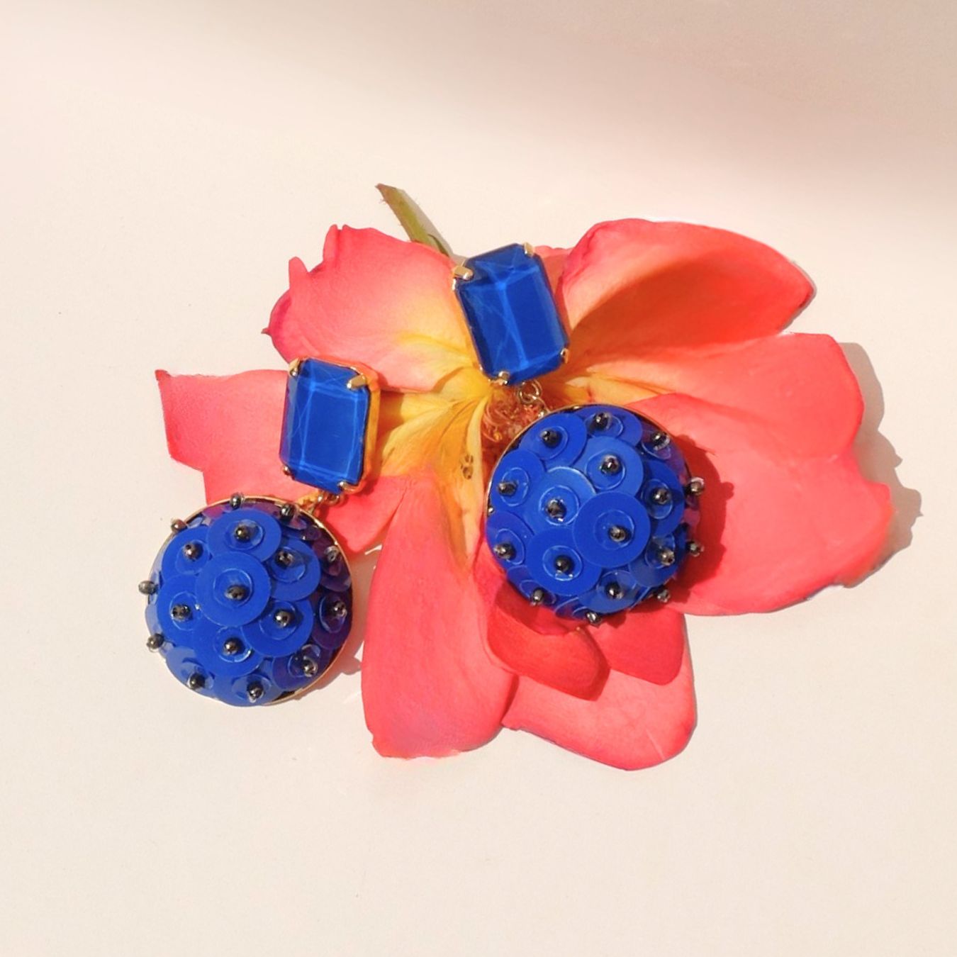 Orecchini Perle del Nilo in pailettes - Blu Cobalto Pendenti