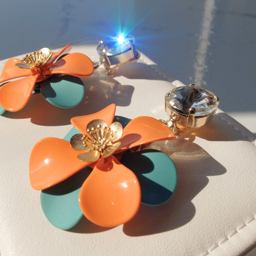 Orecchini "Petalo" Arancione e Turchese - con fiore dorato centrale