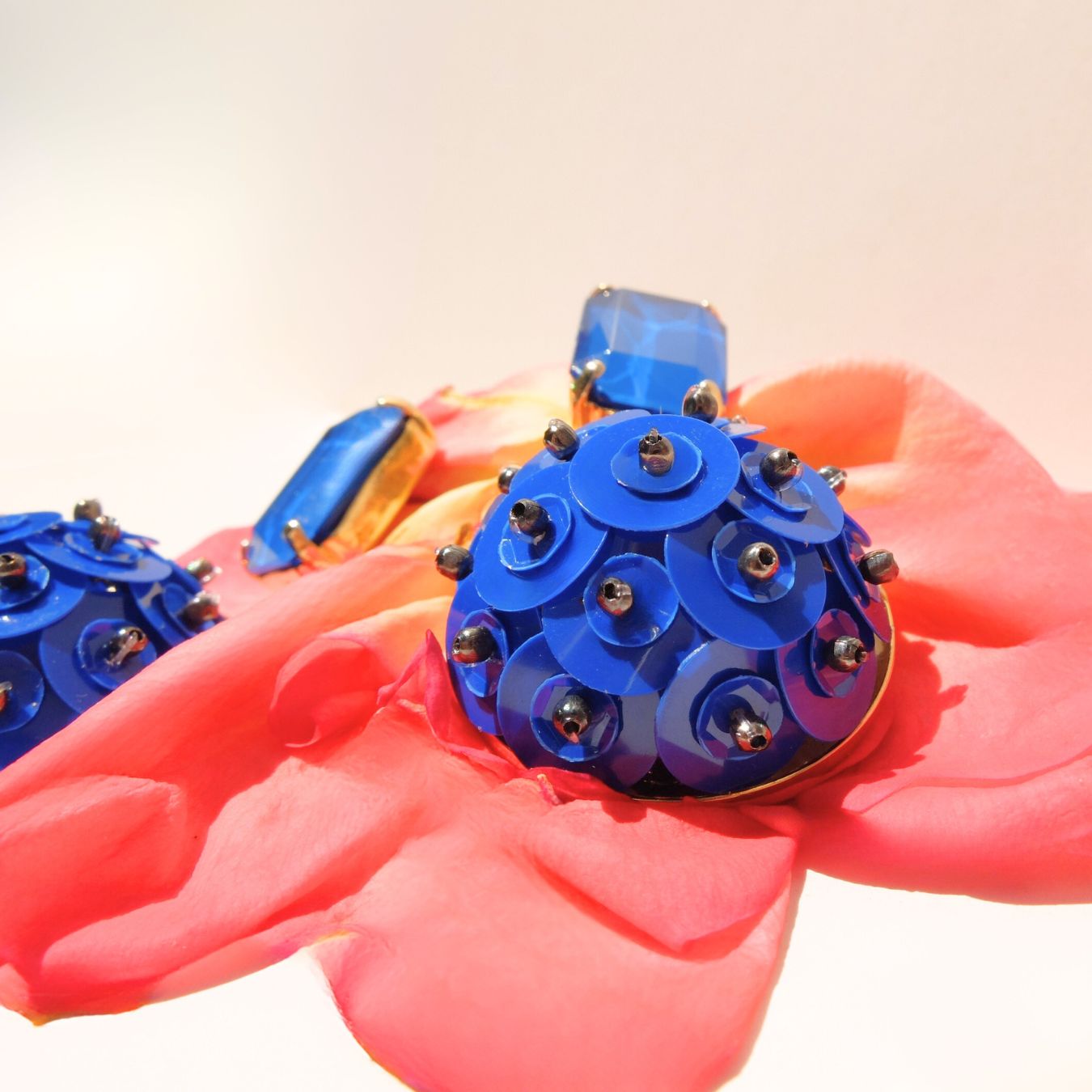 Orecchini Perle del Nilo in pailettes - Blu Cobalto Pendenti