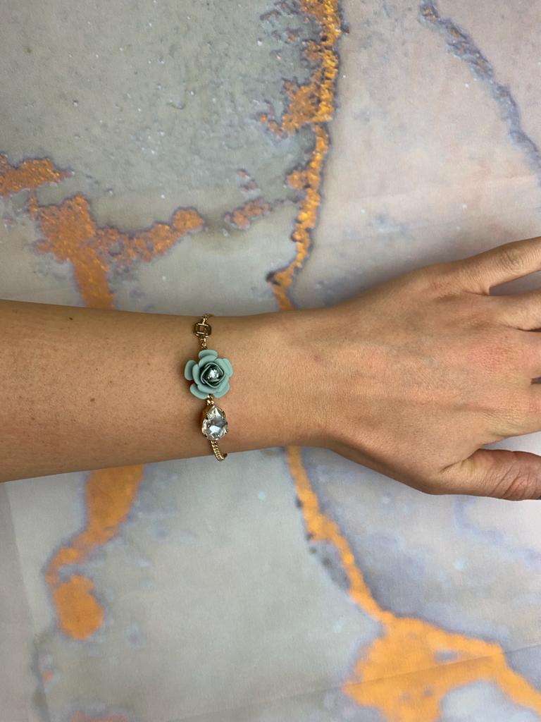 Bracciale regolabile "Camelia" - Verde Salvia con Goccia in Cristallo