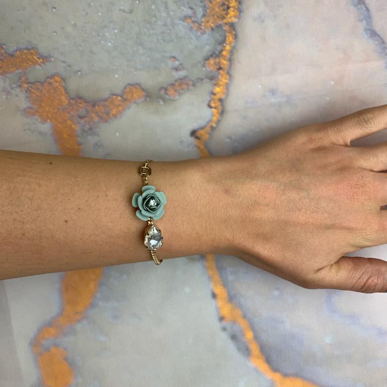 Bracciale regolabile "Camelia" - Verde Salvia con Goccia in Cristallo