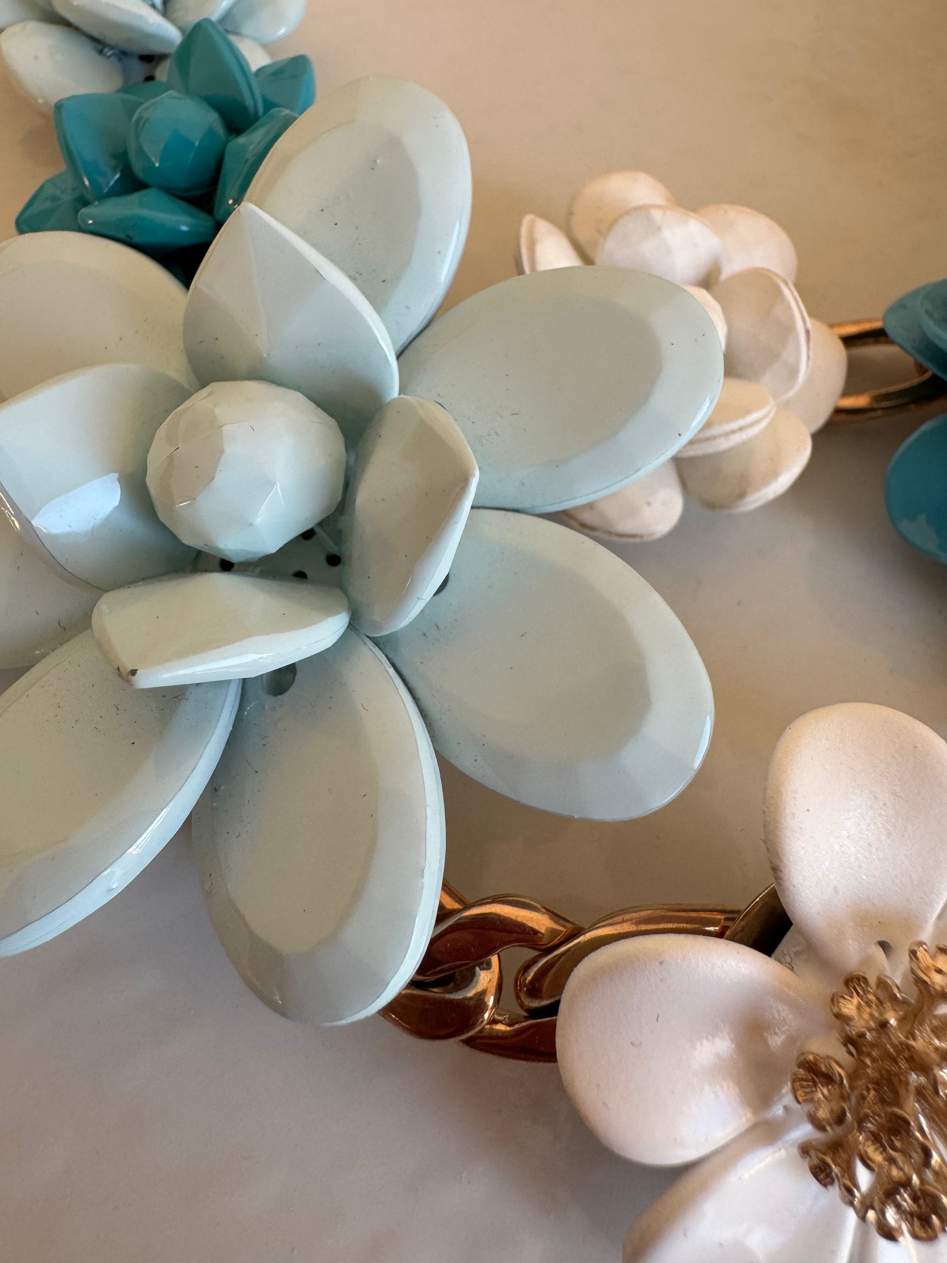 Collana Grotta Azzurra - PEZZO UNICO Fiori carta da zucchero, Azzurro, Turchese e cristalli