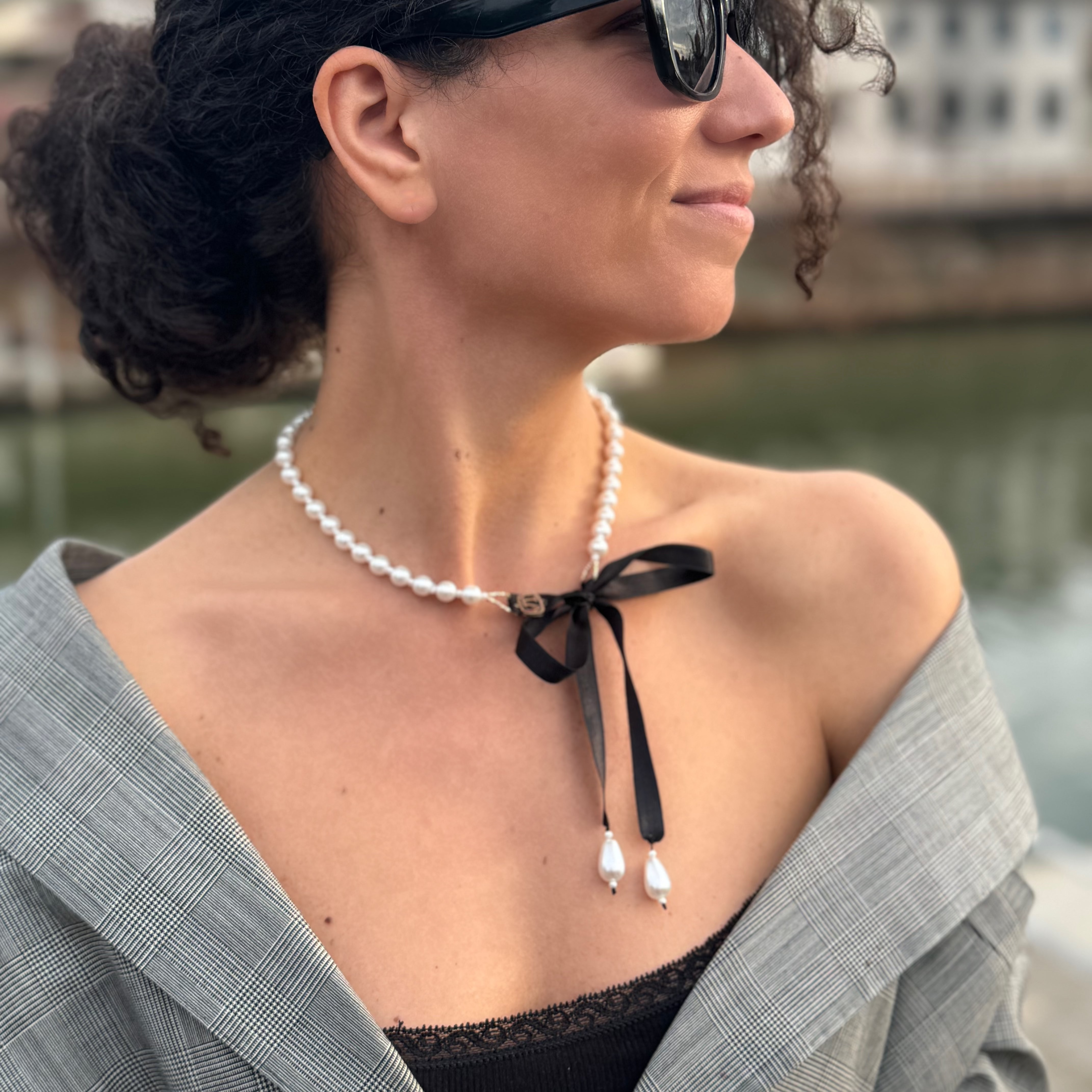 Holly necklace in pearls and black satin