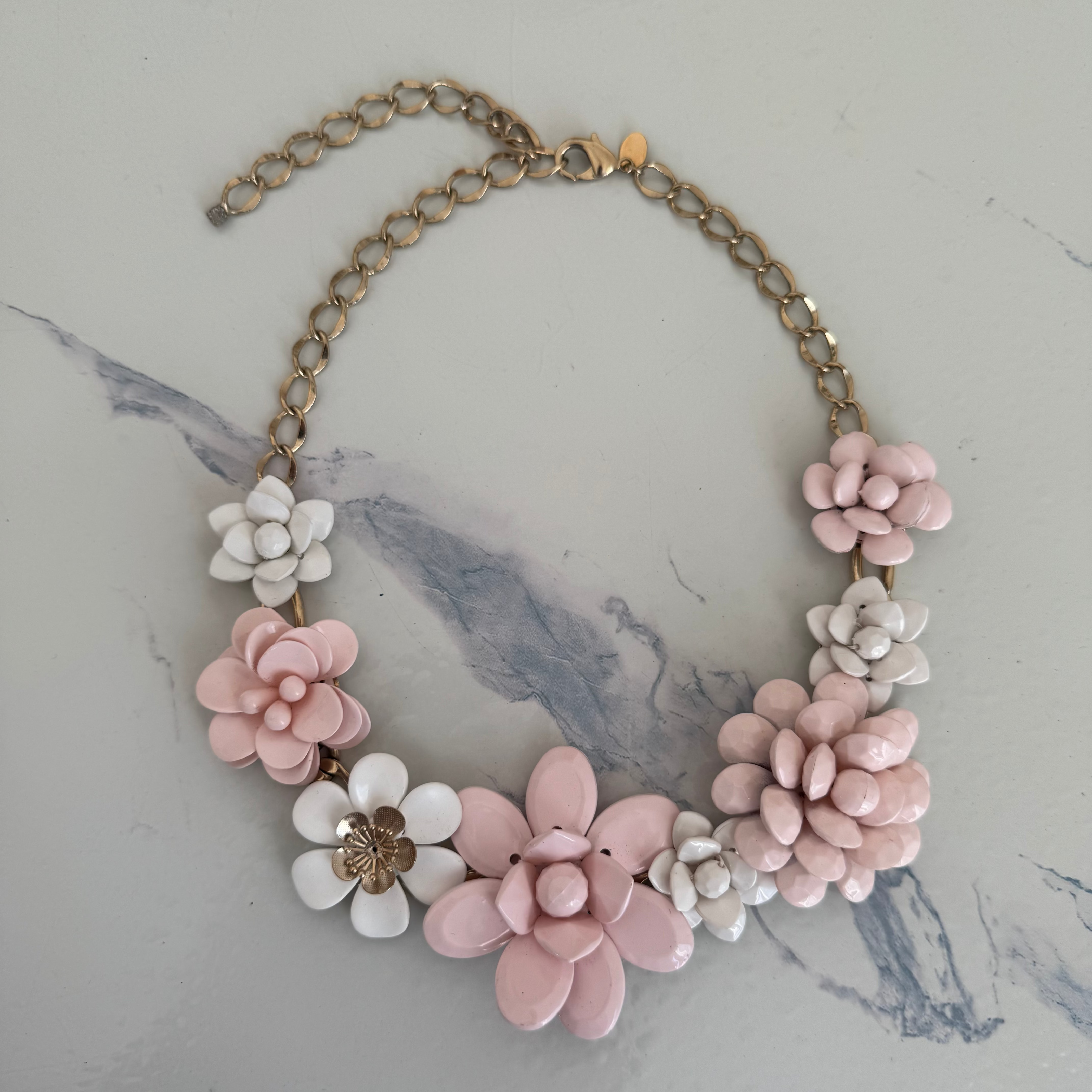 Collana "Rialto" - PEZZO UNICO Fiori rosa cipria, Bianco crema e fiori dorati