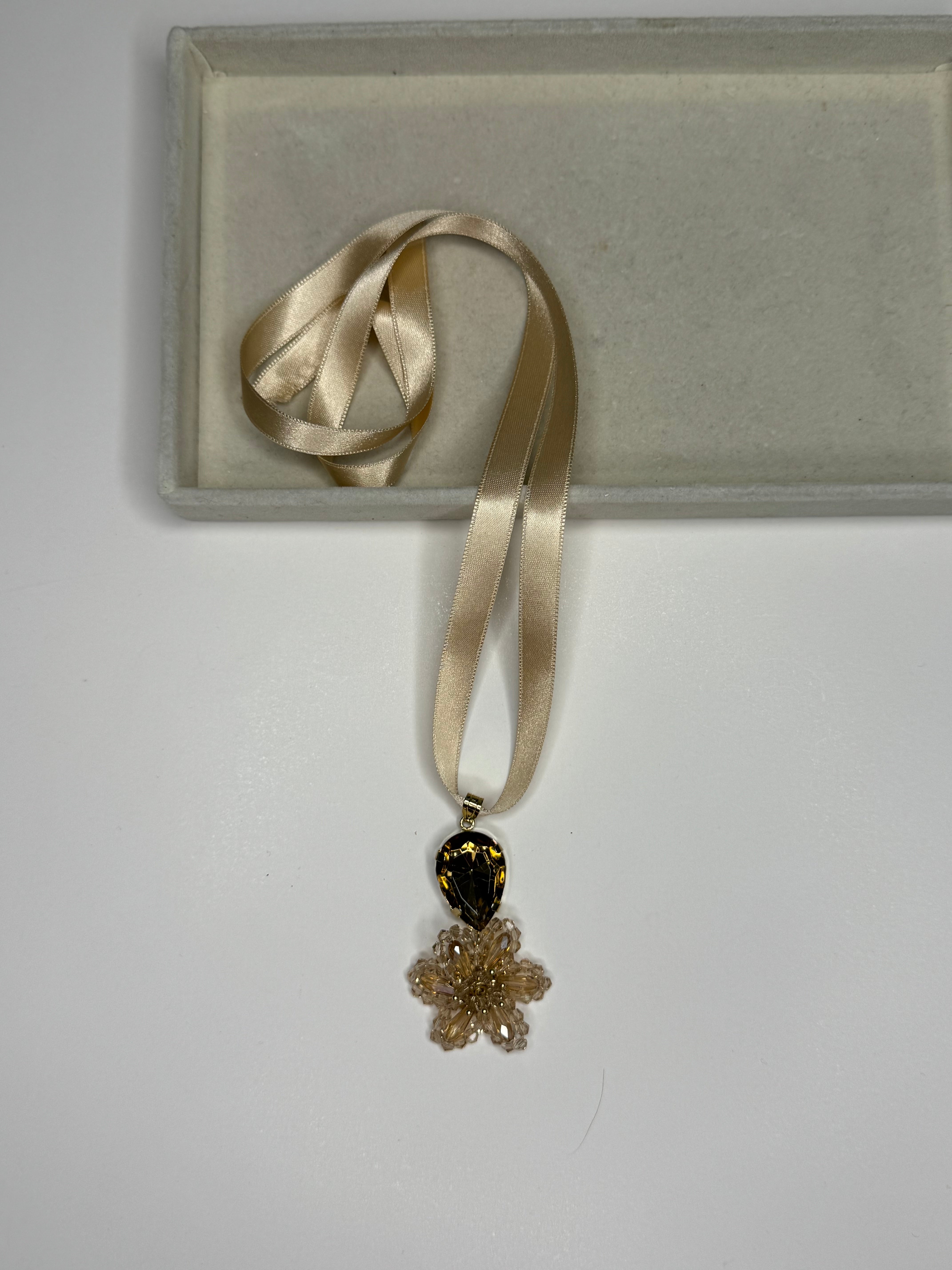 Ciondolo Sienna Champagne con cordone di raso