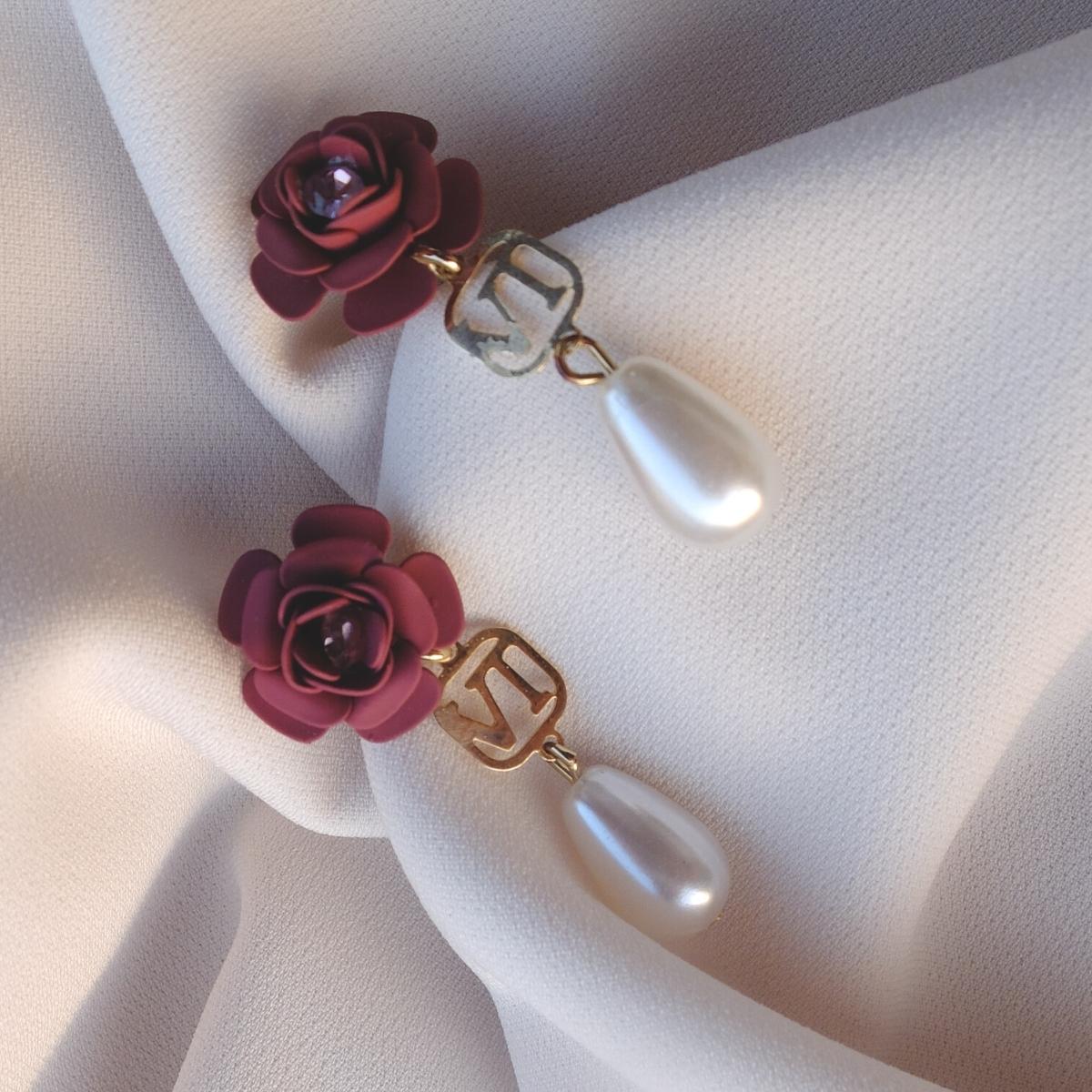 Orecchini pendenti "Camelia" ciliegia con cristallo malva e perla