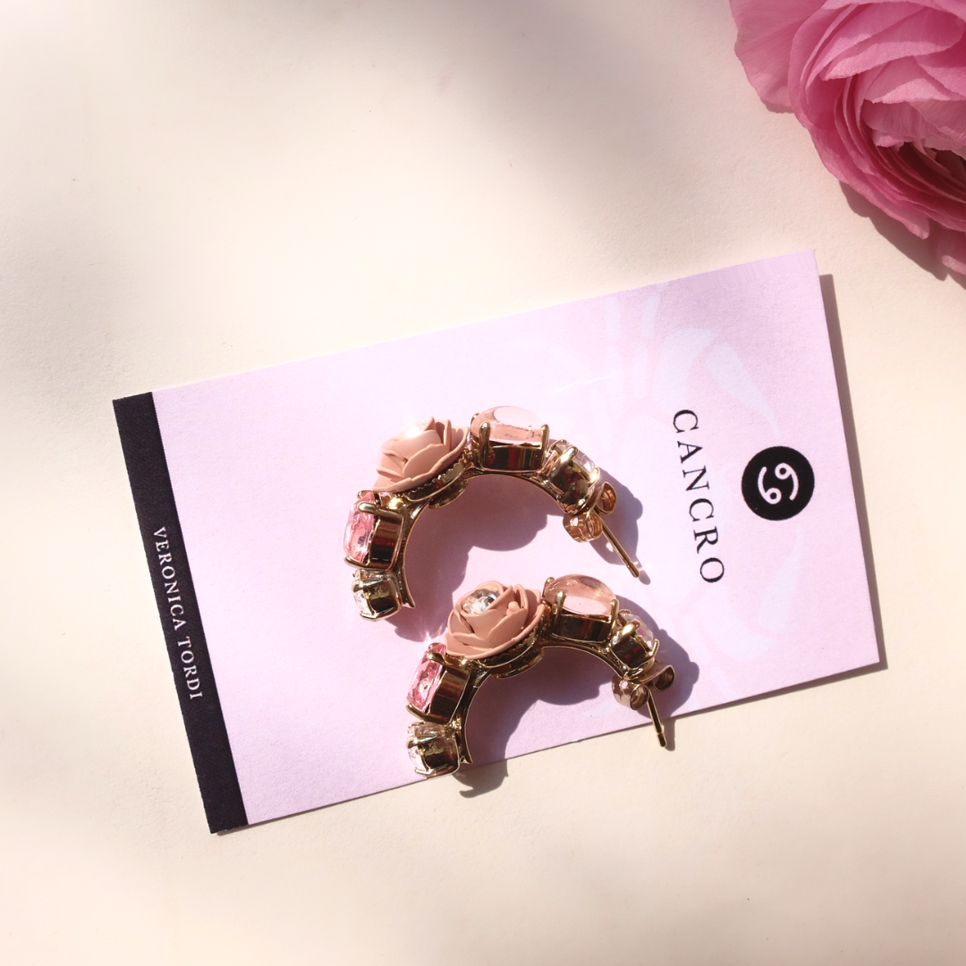 Orecchini a Cerchio "Cancro" con Camelia Rosa e cristalli