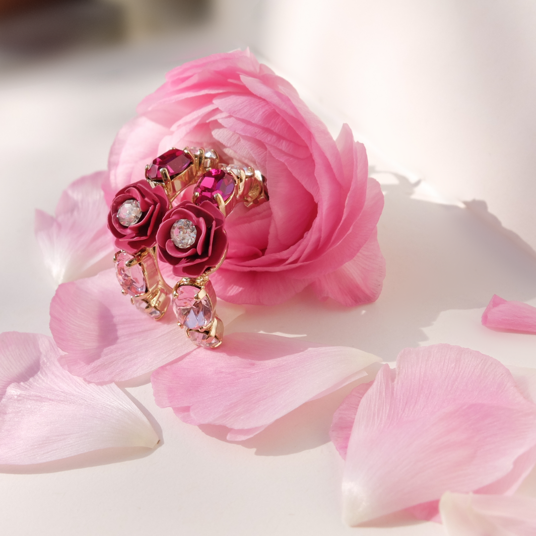 Orecchini a Cerchio "Bilancia" con Camelia Fucsia e cristalli