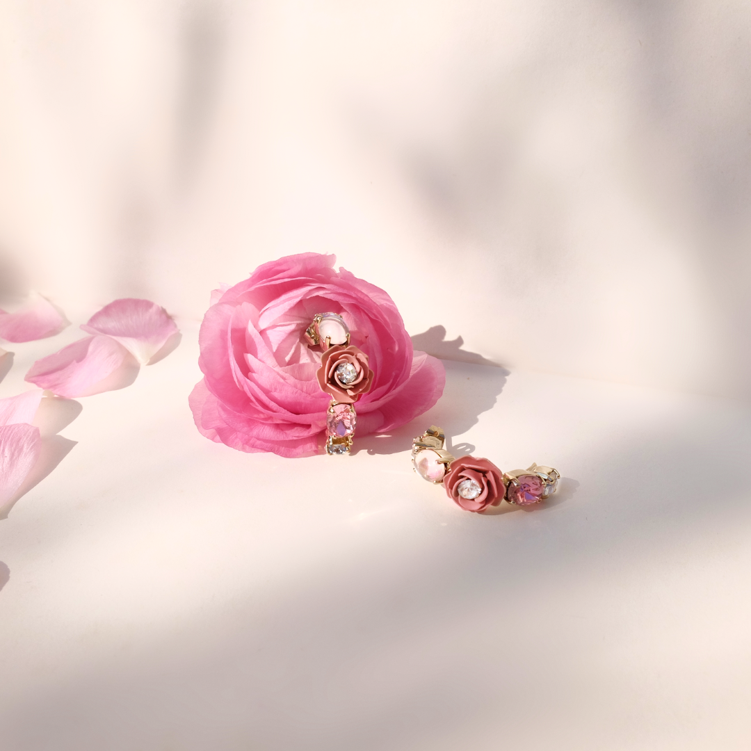 Orecchini a Cerchio "Cancro" con Camelia Rosa e cristalli