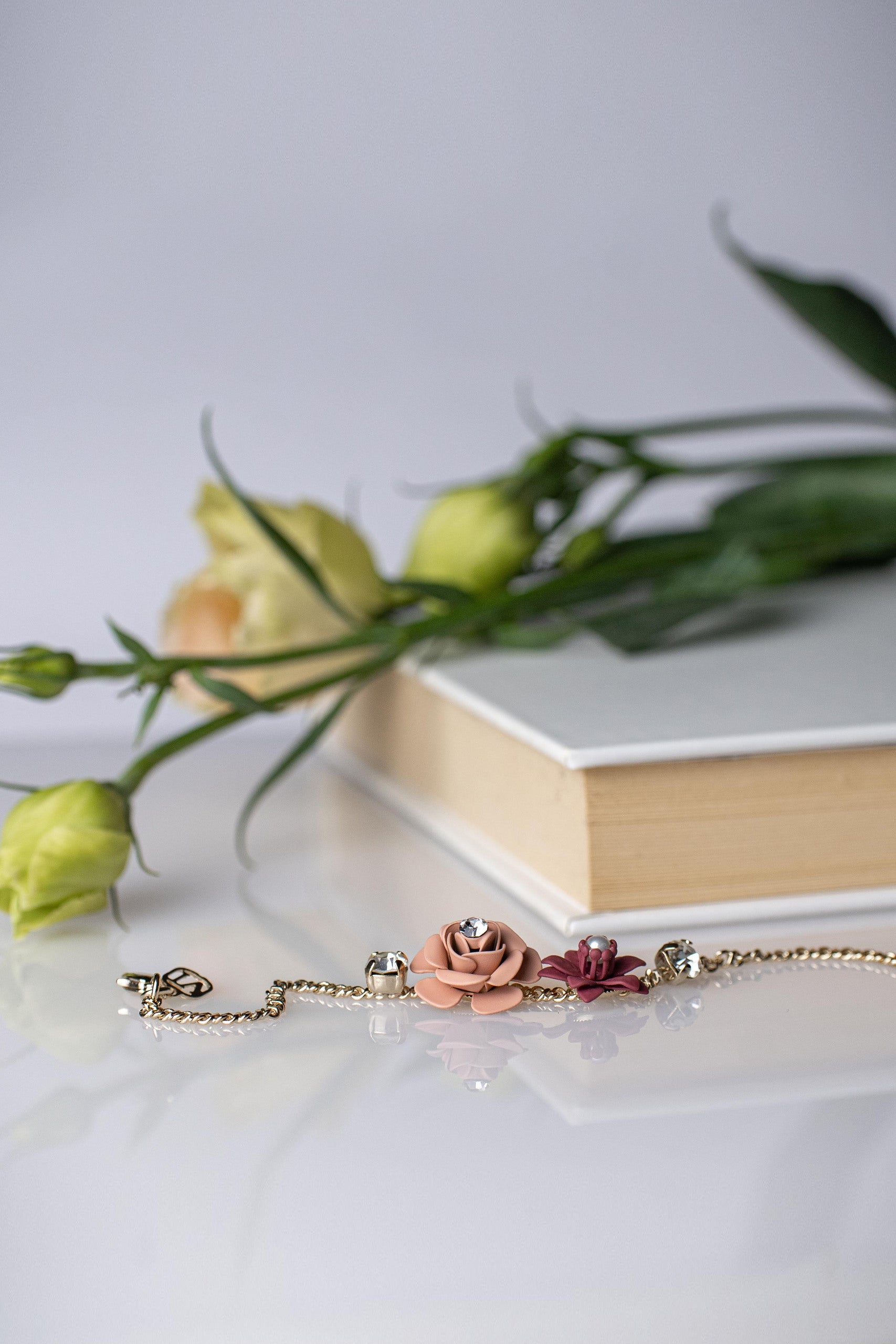 Bracciale regolabile "Camelia" Rosa Cipria e Ciliegia con cristallo