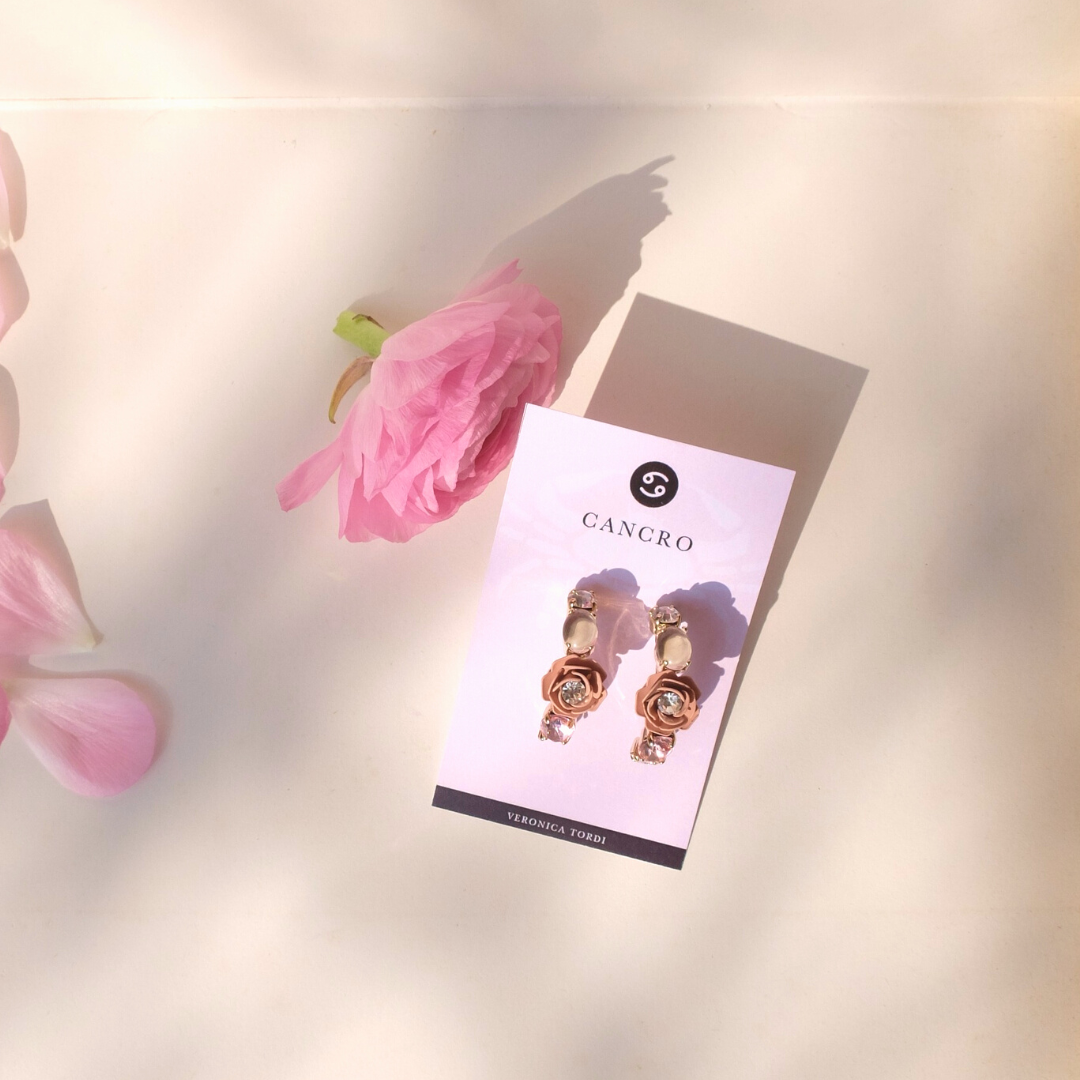 Orecchini a Cerchio "Cancro" con Camelia Rosa e cristalli