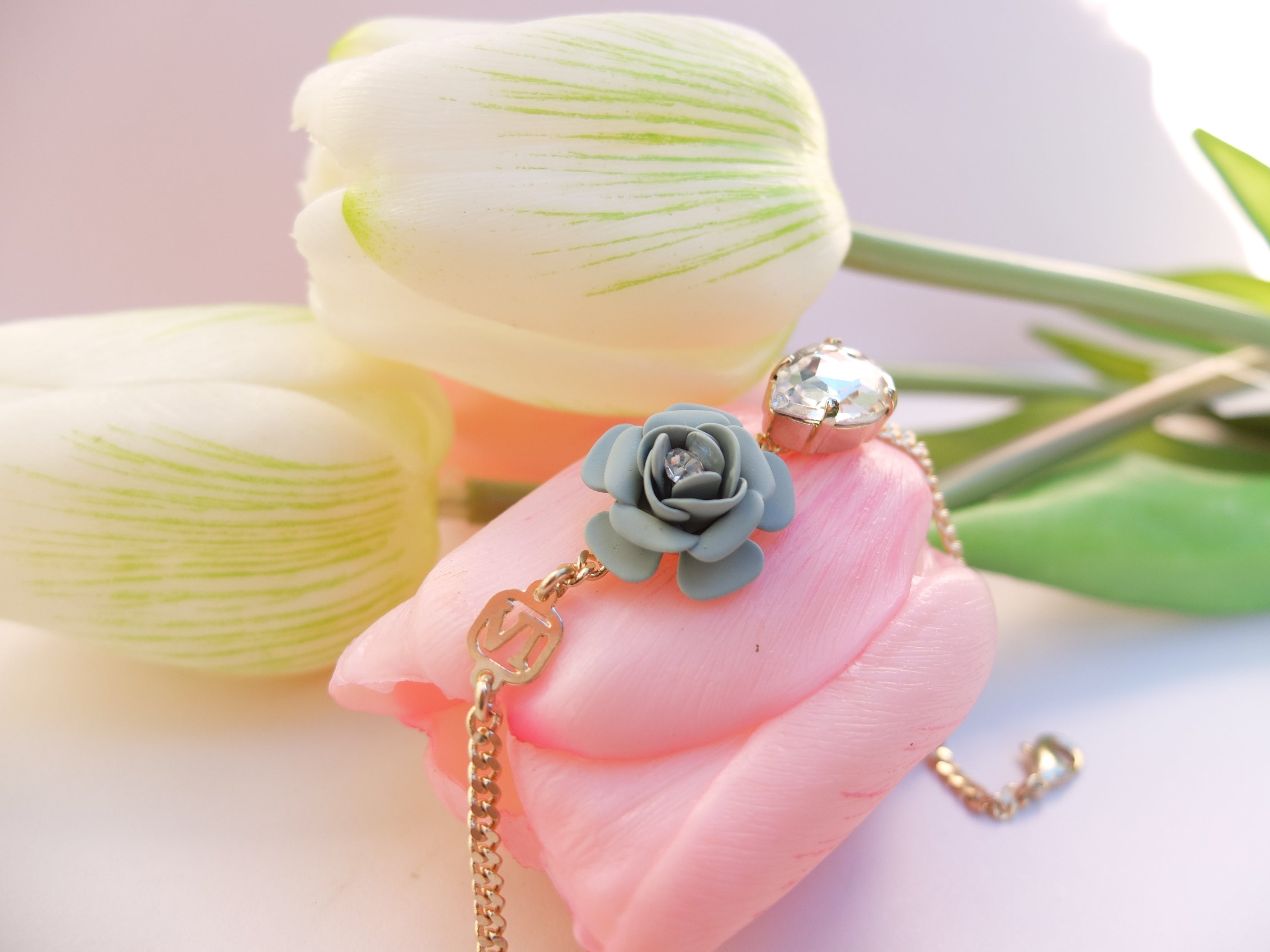 Bracciale regolabile "Camelia" - Verde Salvia con Goccia in Cristallo