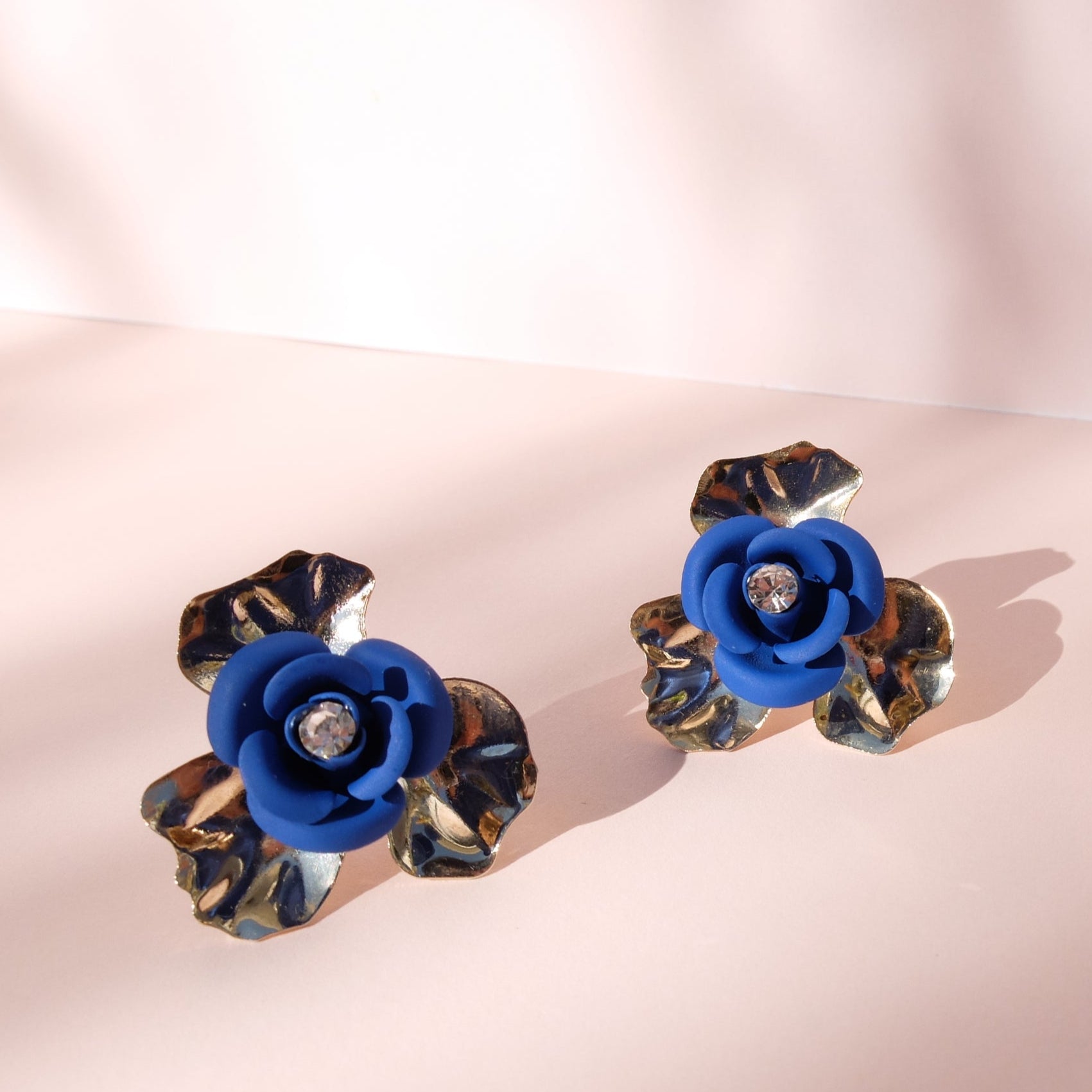 Orecchini a lobo "Peonia Sunset" - Blu Elettrico con cristallo centrale