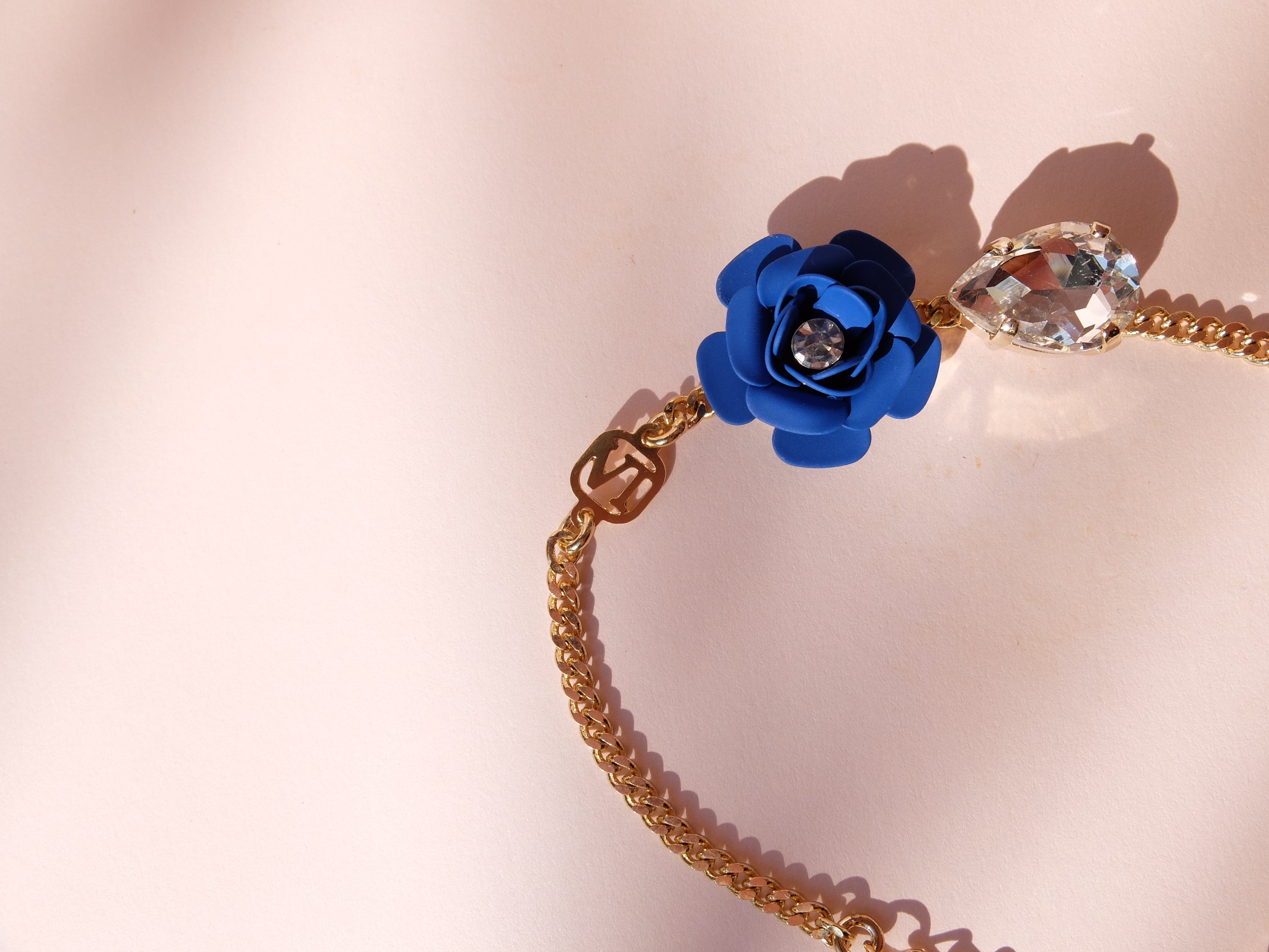 Bracciale Regolabile "Camelia"- Blu con Goccia in Cristallo
