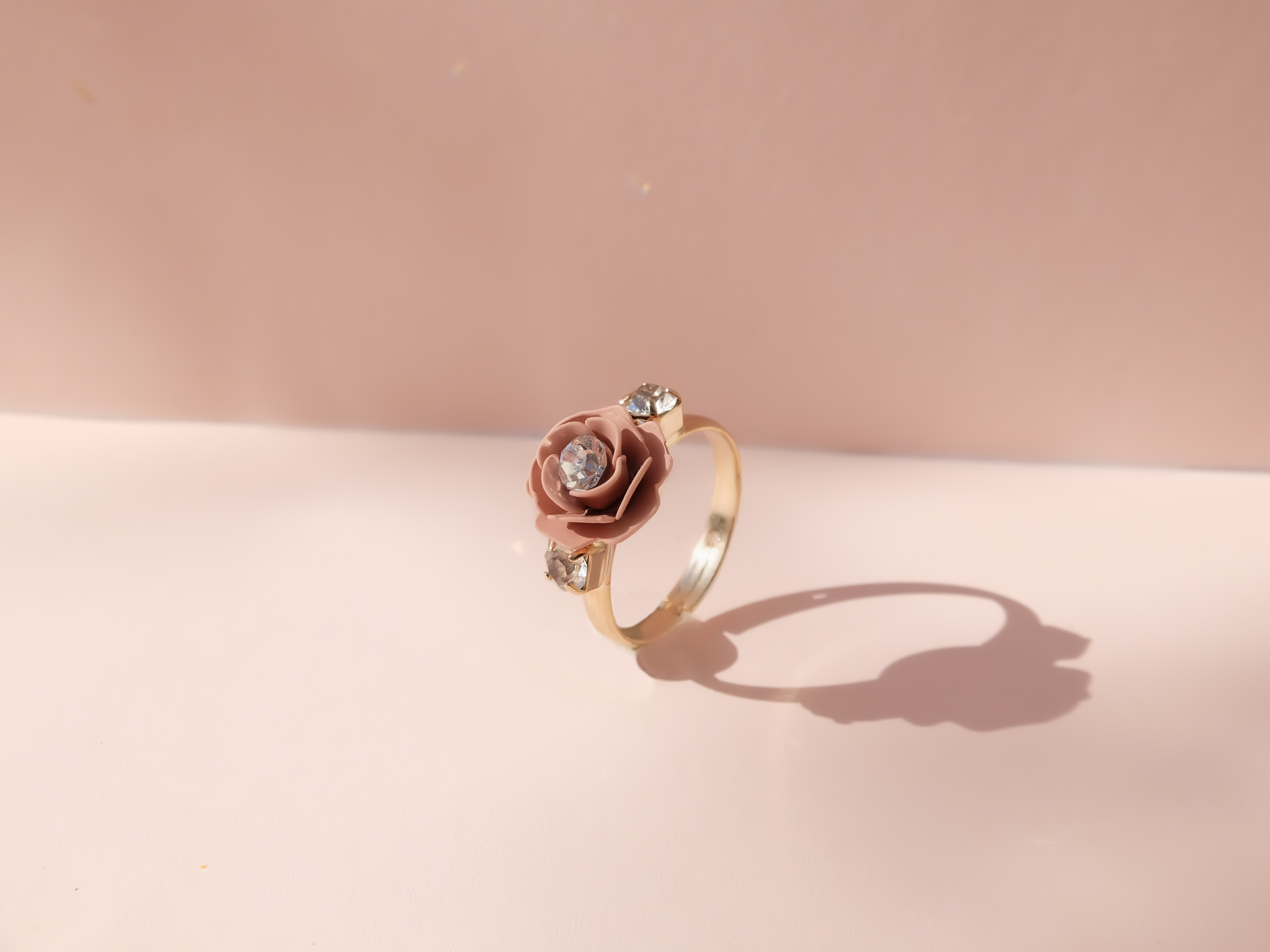 Anello regolabile "Camelia" Rosa Cipria con cristalli