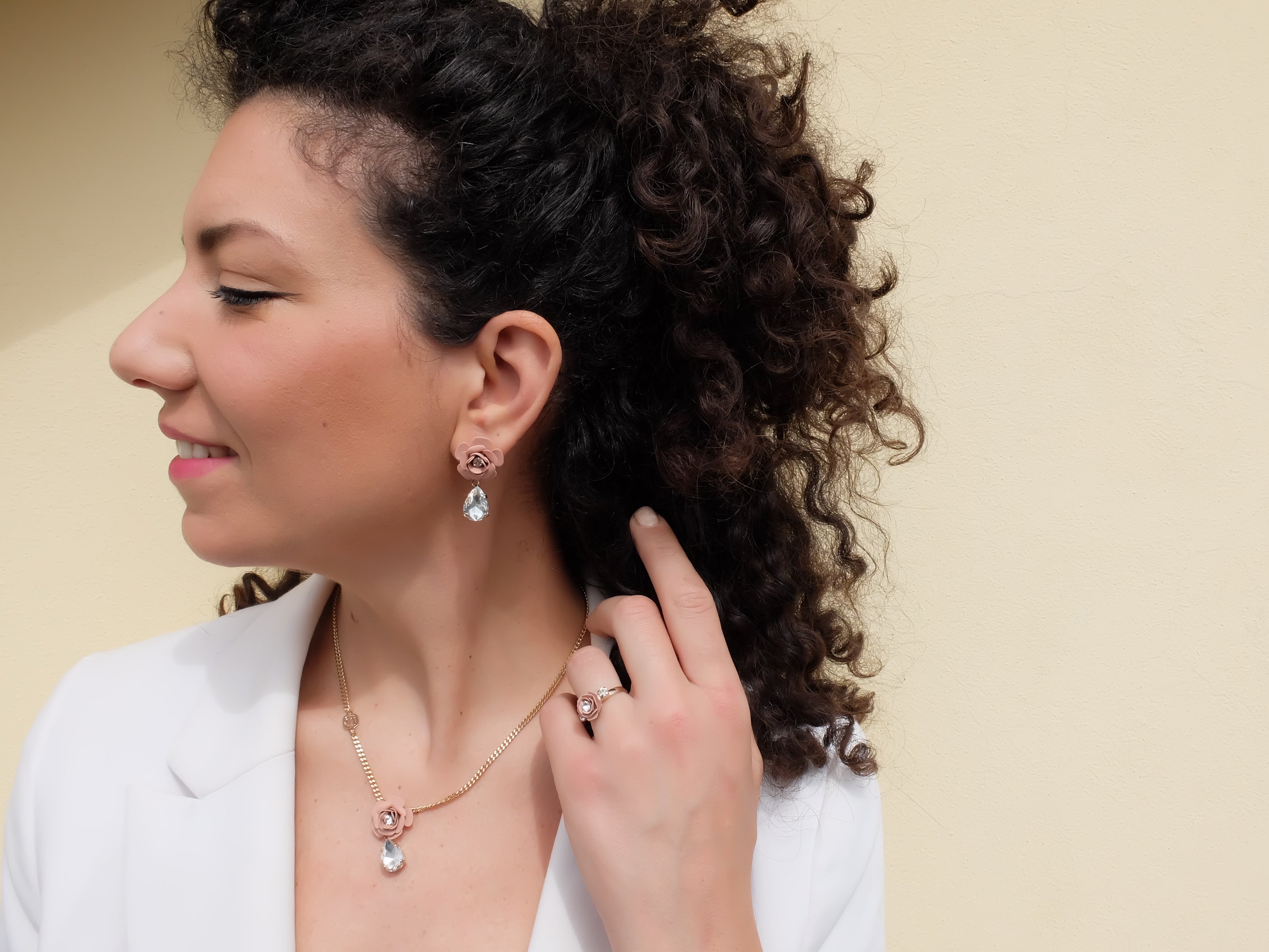 Anello regolabile "Camelia" Rosa Cipria con cristalli