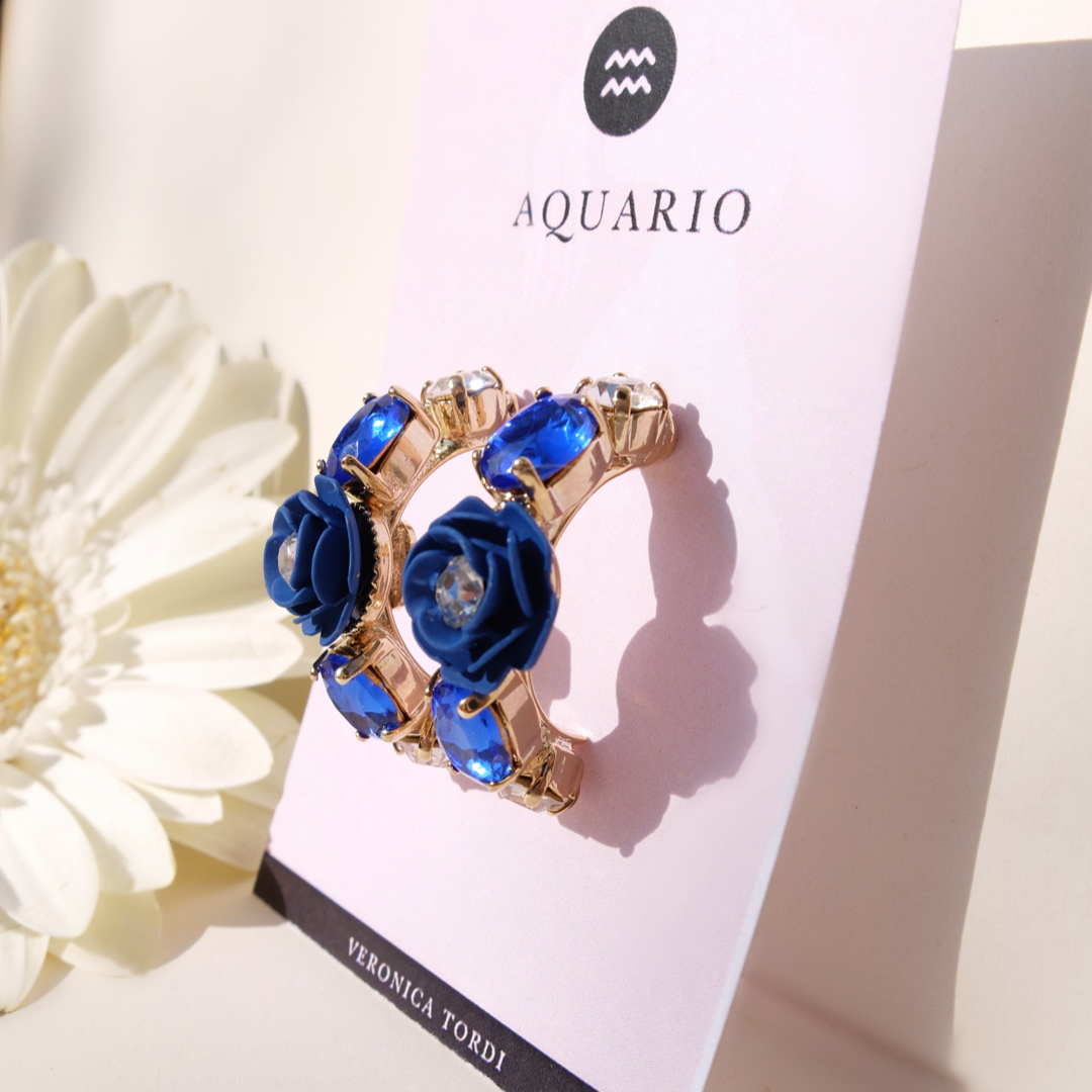 Orecchini a Cerchio "Aquario" con Camelia Blu e Cristalli