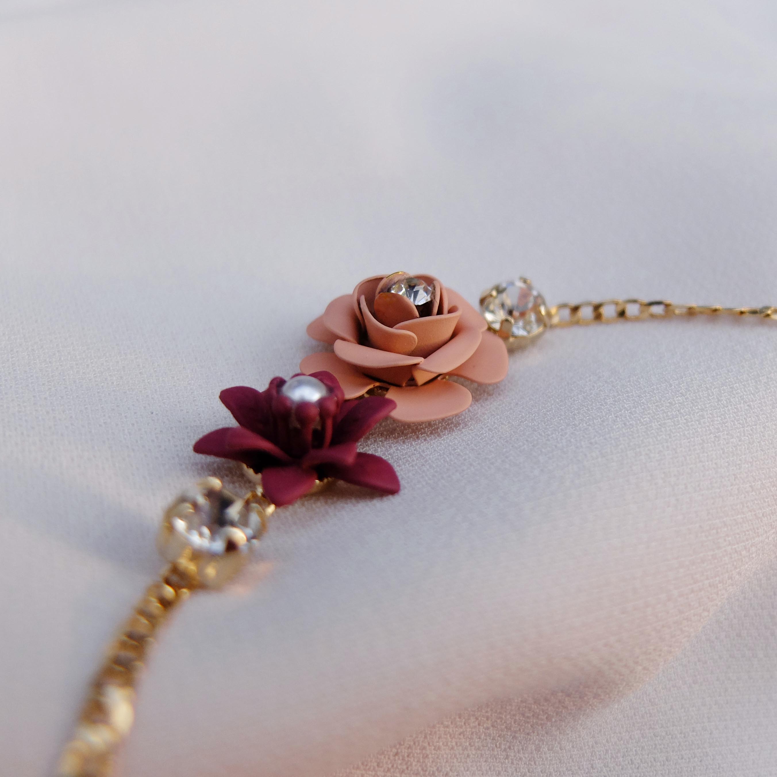Bracciale regolabile "Camelia" Rosa Cipria e Ciliegia con cristallo