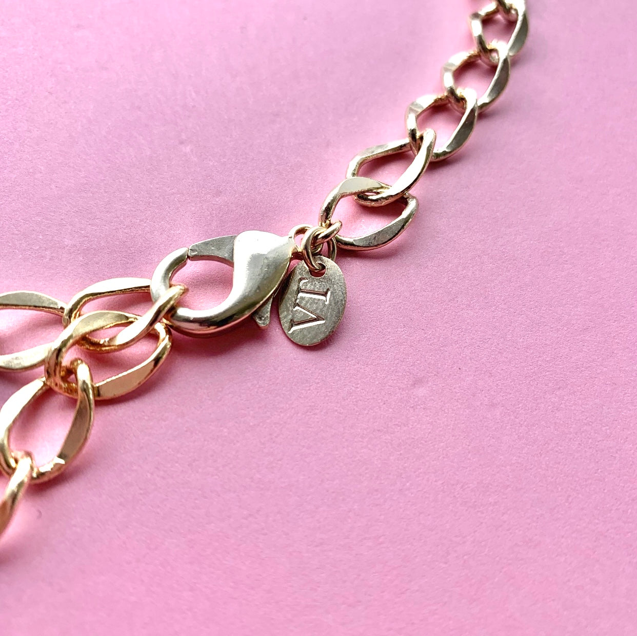Collana Ibisco e Giglio Ciliegia con Pietre Dipinte