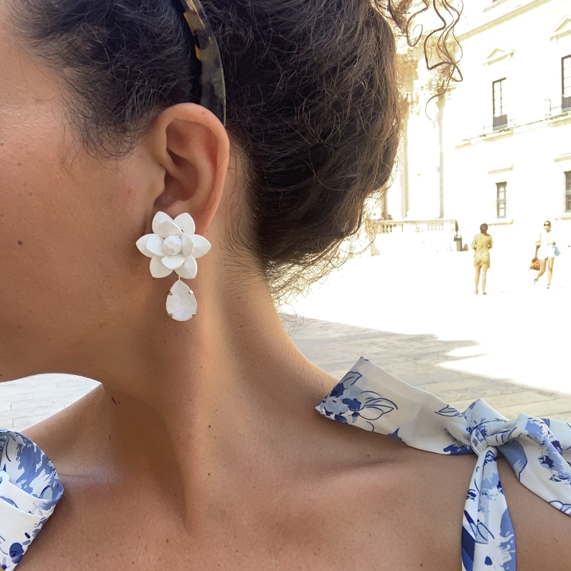 Giglio Bianco con pietra a Goccia Bianca