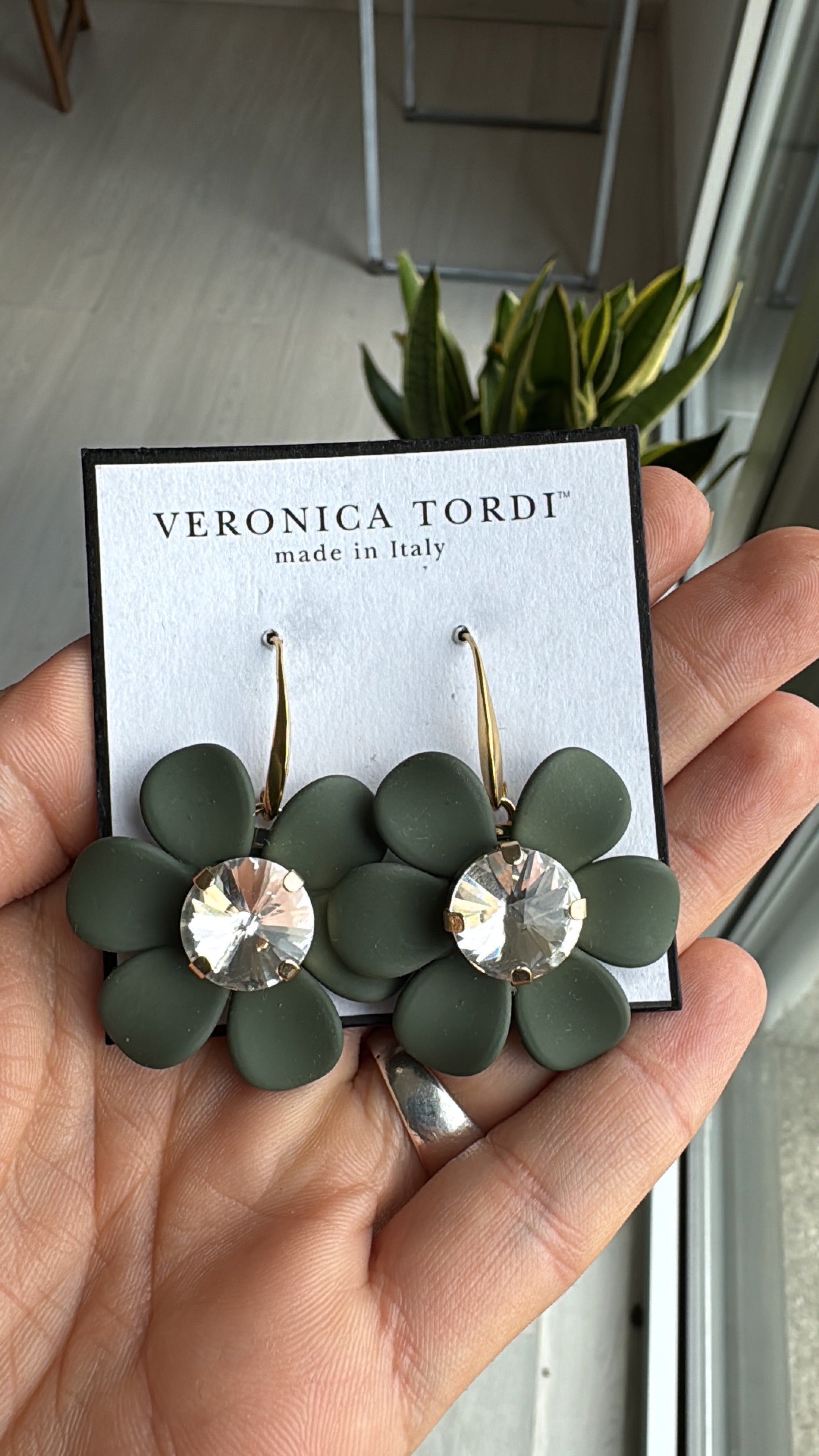 Orecchini Petalo Verde Militare Seta con cristallo centrale