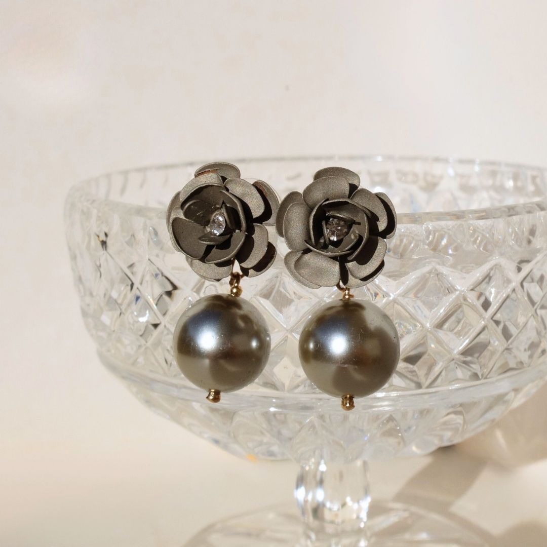 Orecchini pendenti Camelia Platino con perla