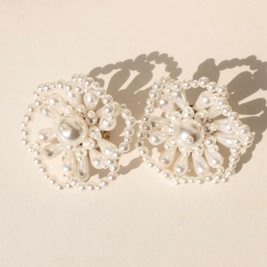 Lula earrings - with pearl flowers