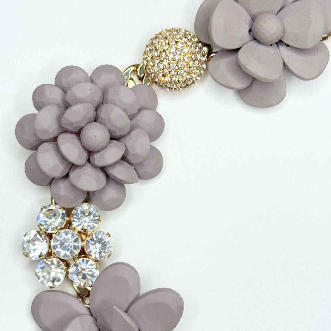 Collana Anita - PEZZO UNICO Fiori Malva Polvere e cristalli