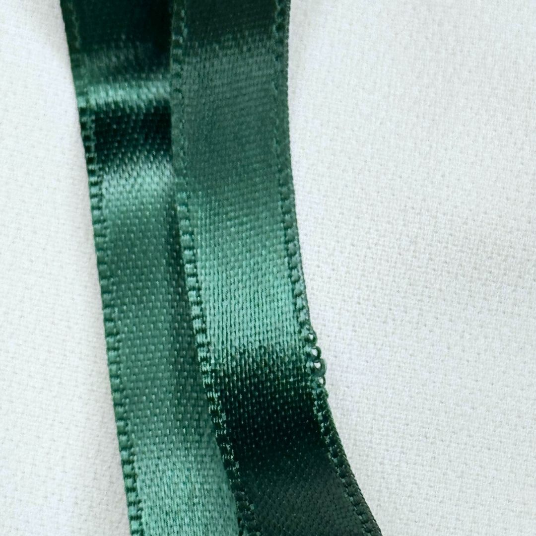 Ciondolo Margherita Verde Foresta velluto con nastro in raso