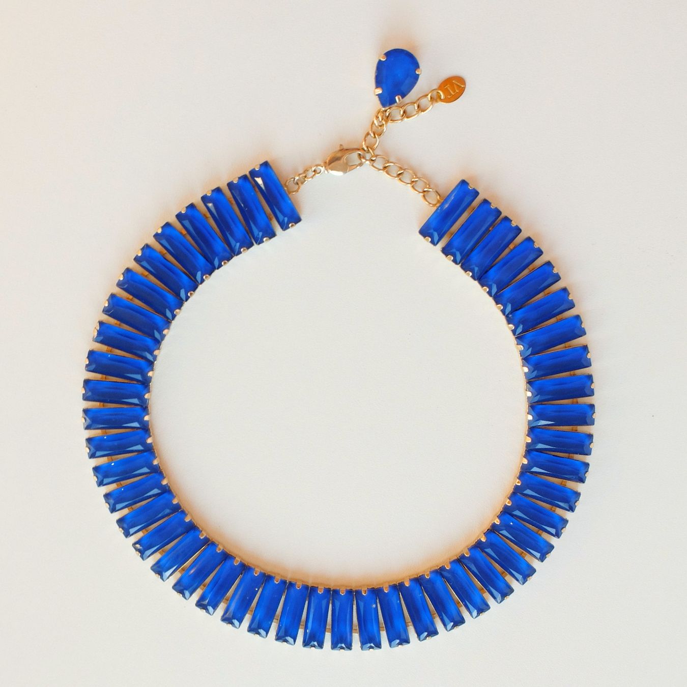 Collier "Cleopatra" con pietre dipinte in blu cobalto