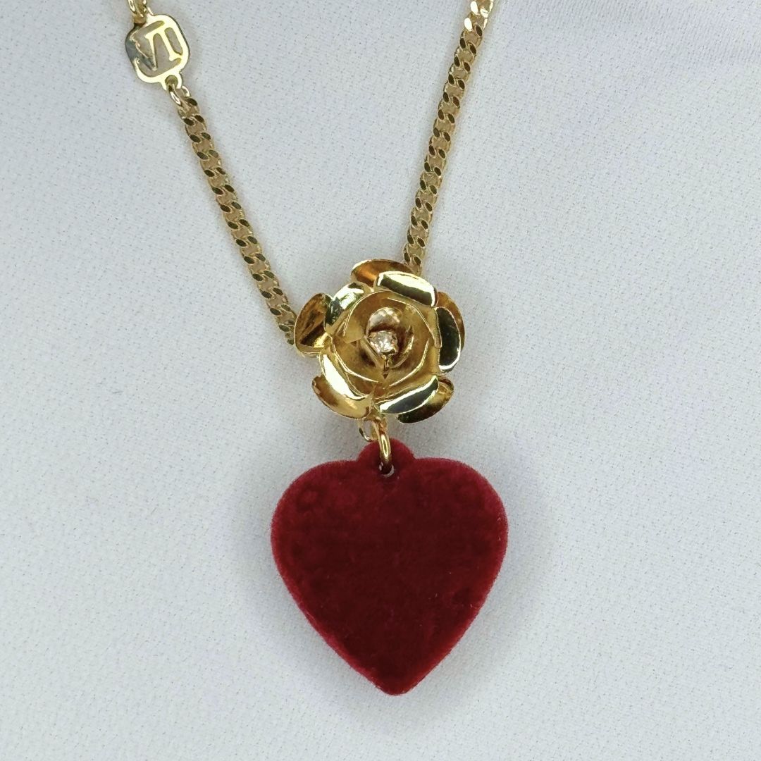 Ciondolo Camelia "Cuore" Cremisi velluto
