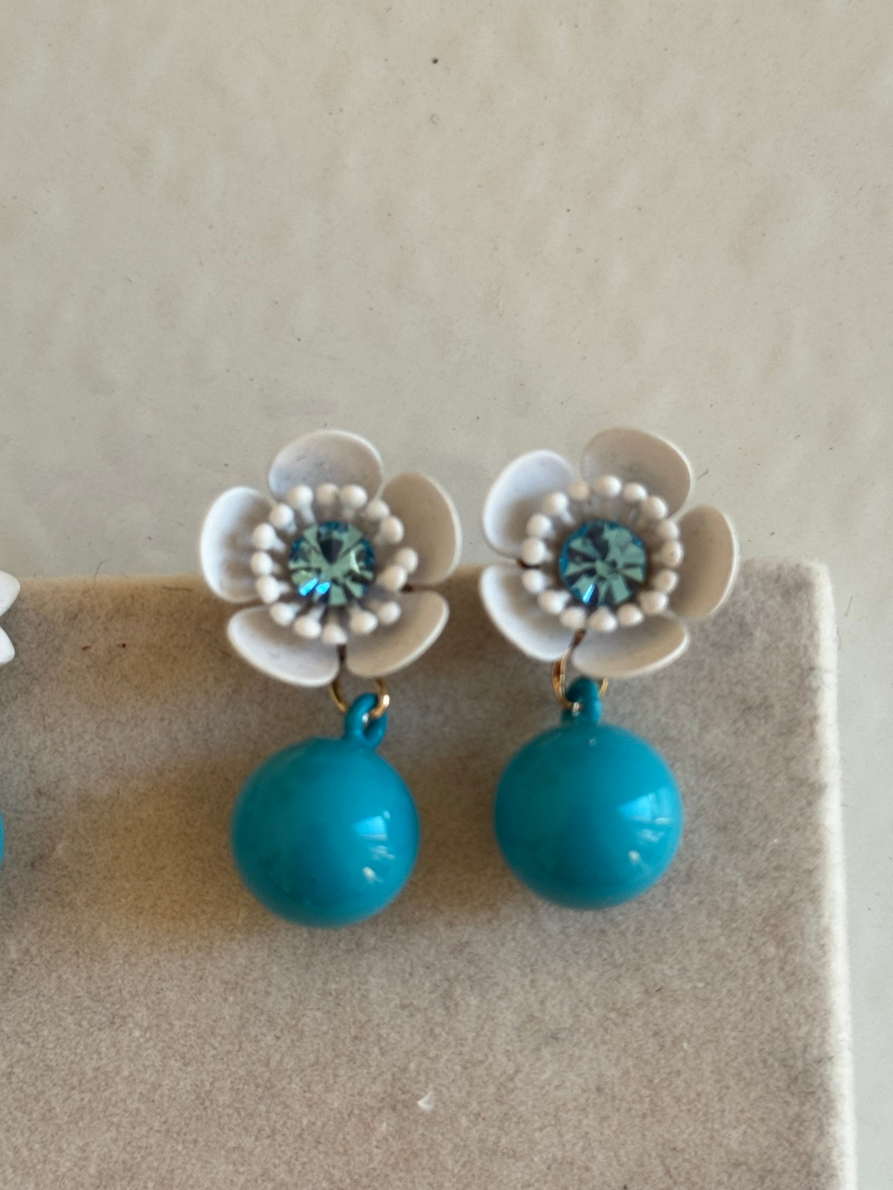 Orecchini Mini Margherita Bianchi con perla Turchese