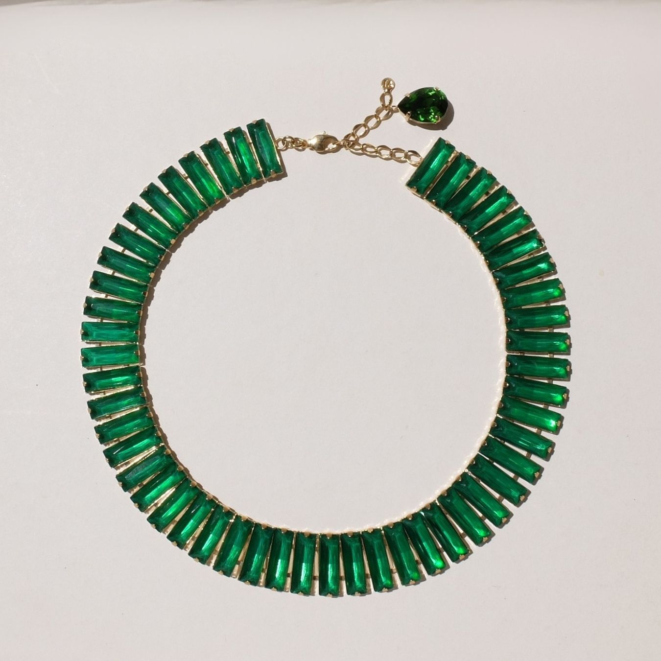 Collier "Iside" con pietre dipinte in Verde Giada
