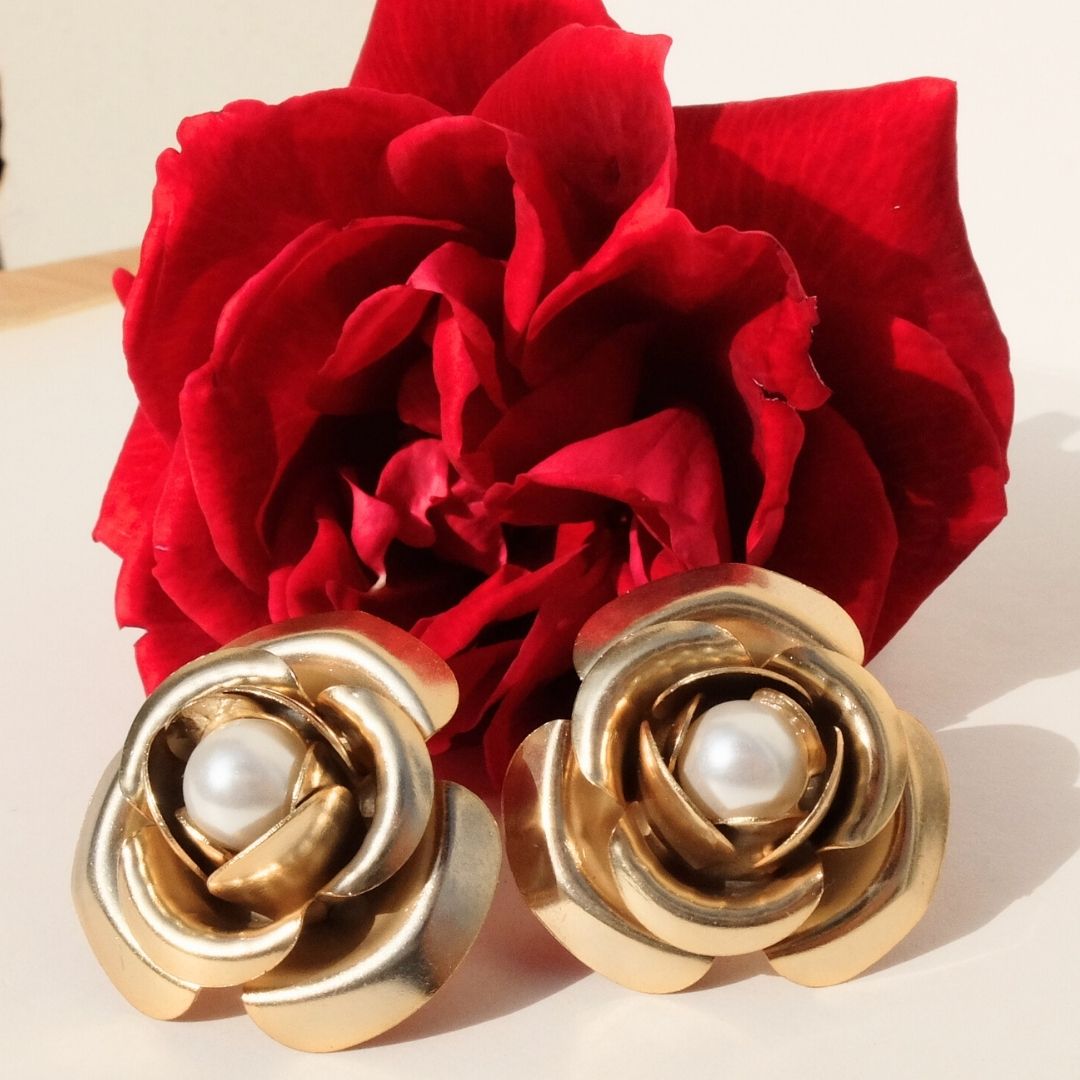 Orecchini Peonia Golden Single con Perla Centrale